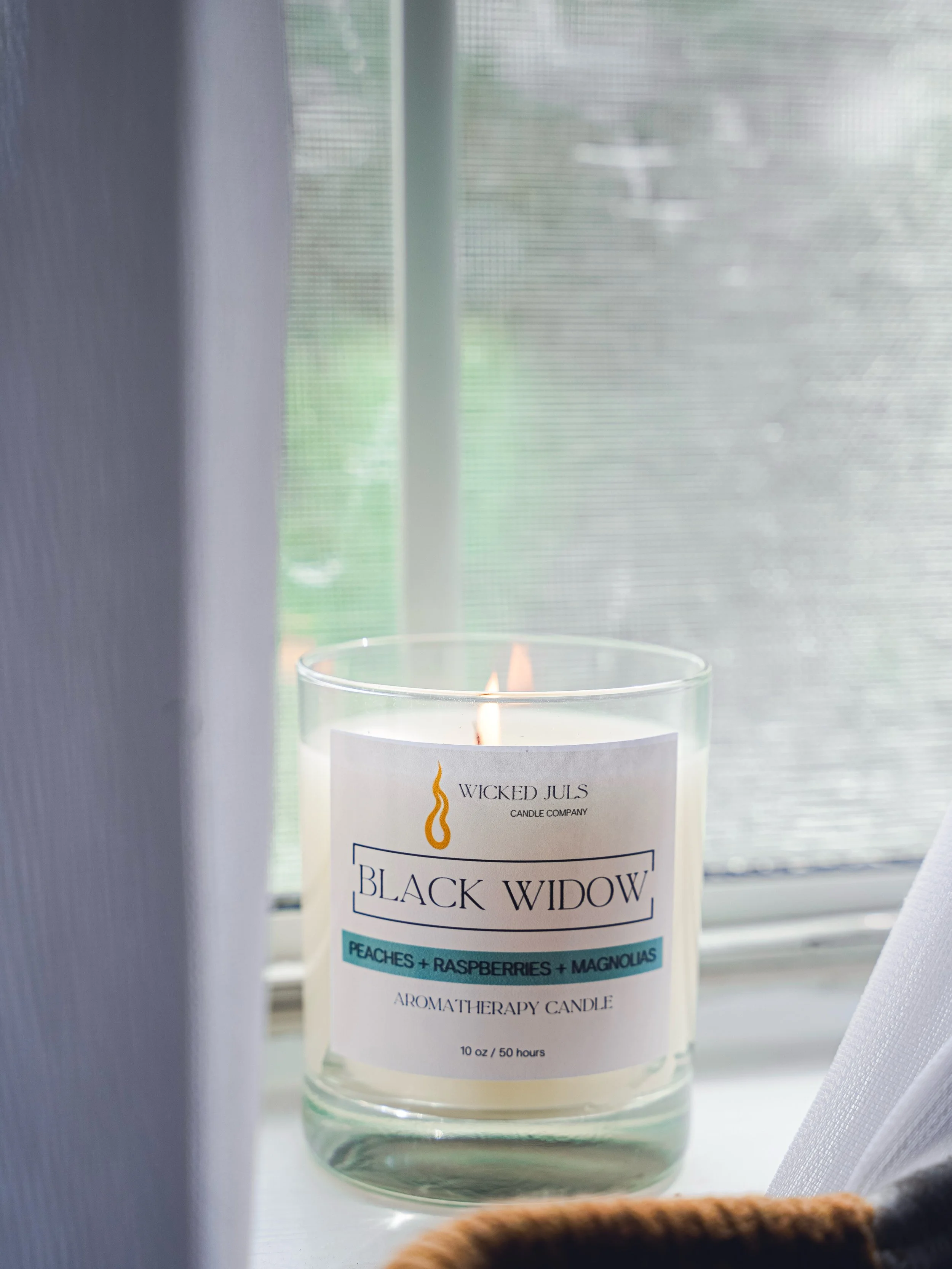 A little fruity, a little floral, a little dangerous. 🕷️🕯️

#wickedjulscandles #candlelovers #candleshop #smallshop
