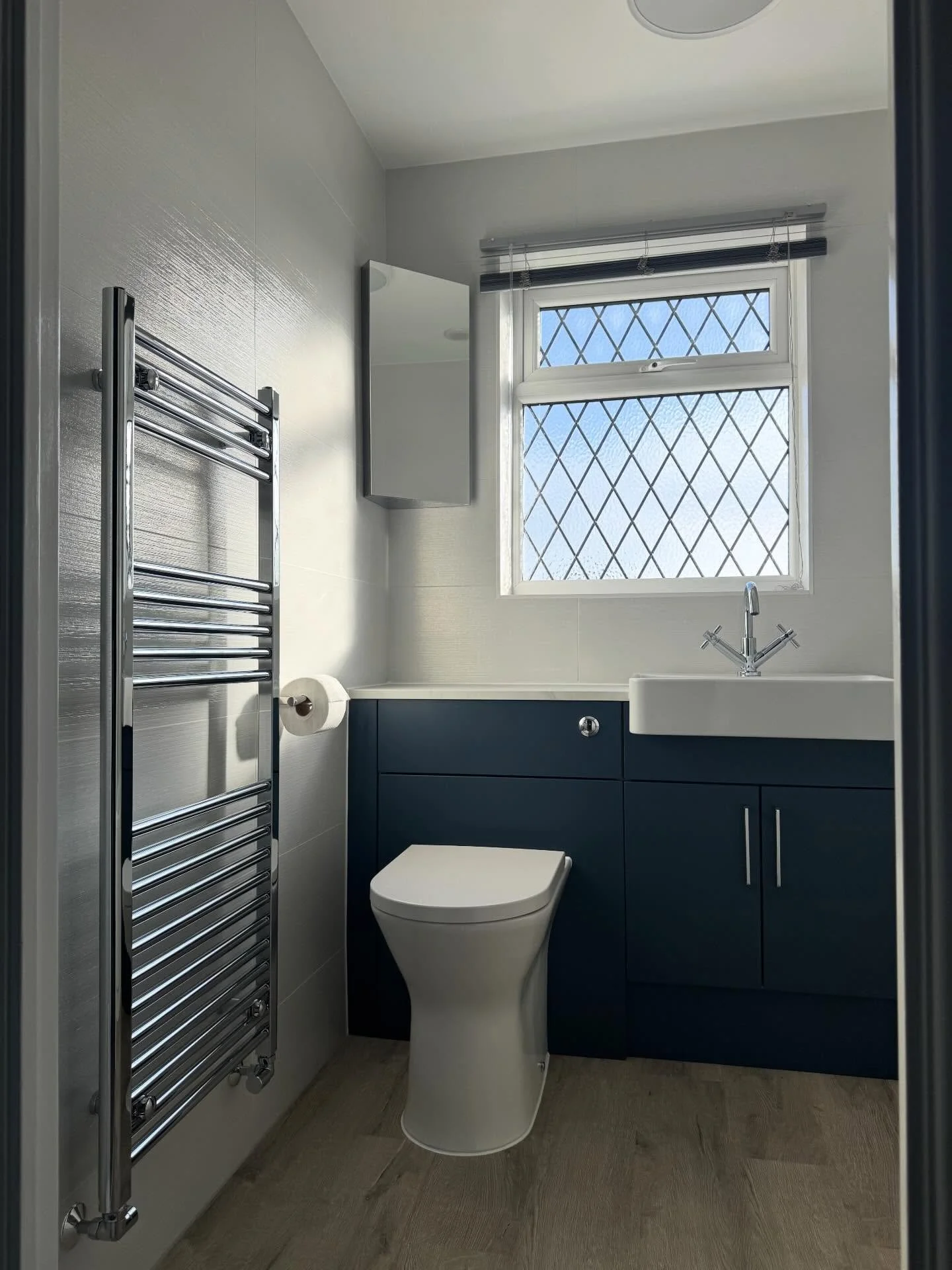 A beautiful bathroom completed in wigston, this room was stripped back to brick and built up from nothing. 🚽 🛀 Tiling was carried out by the customers tiler materials supplied by @willbondleicester 🛠️