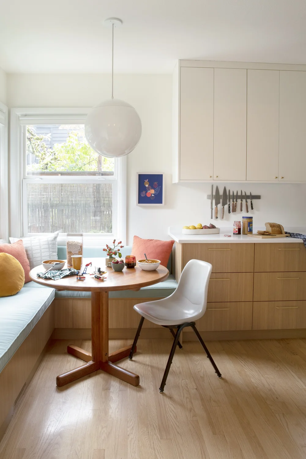 breakfast-nook-bench.jpg