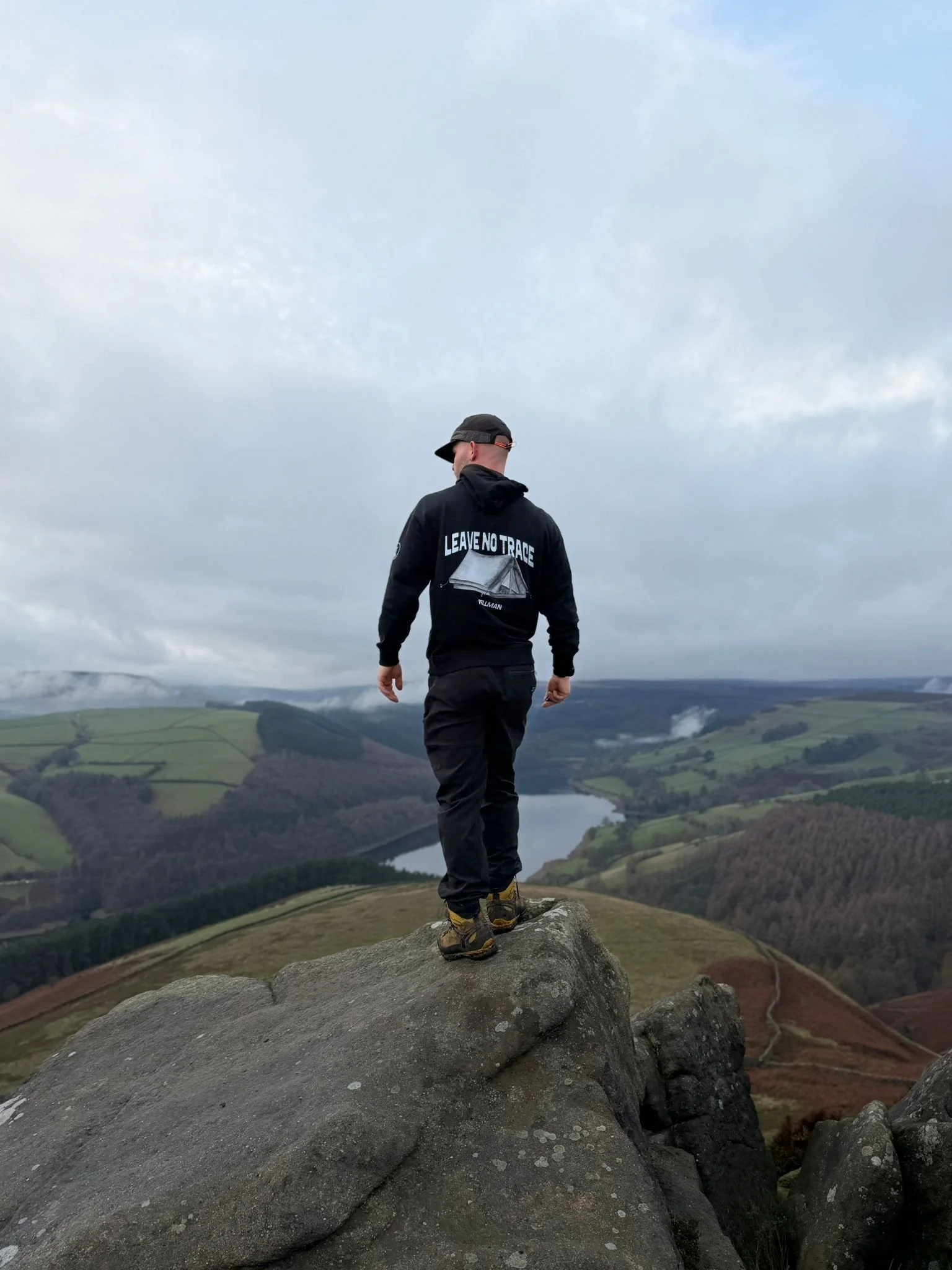 LEAVE NO TRACE Unisex Pullover Hoodie Black