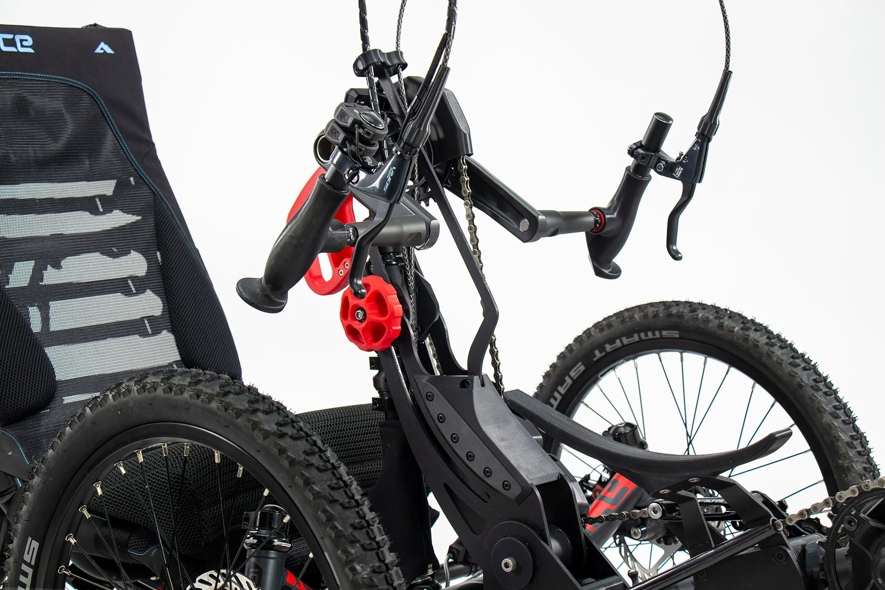 Sprint-X-Tour-closeup-handlebars.jpg