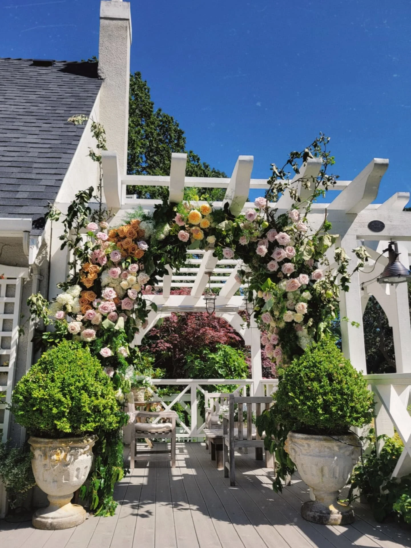 Decorating @doctorbri’s and Corrie's wedding felt like a true flower fairy tale, especially when we were introduced as the flower fairies! β¨
Palma’s renaissance-worthy arrangements contained treasures like grapevine, sweet pea, apple bra