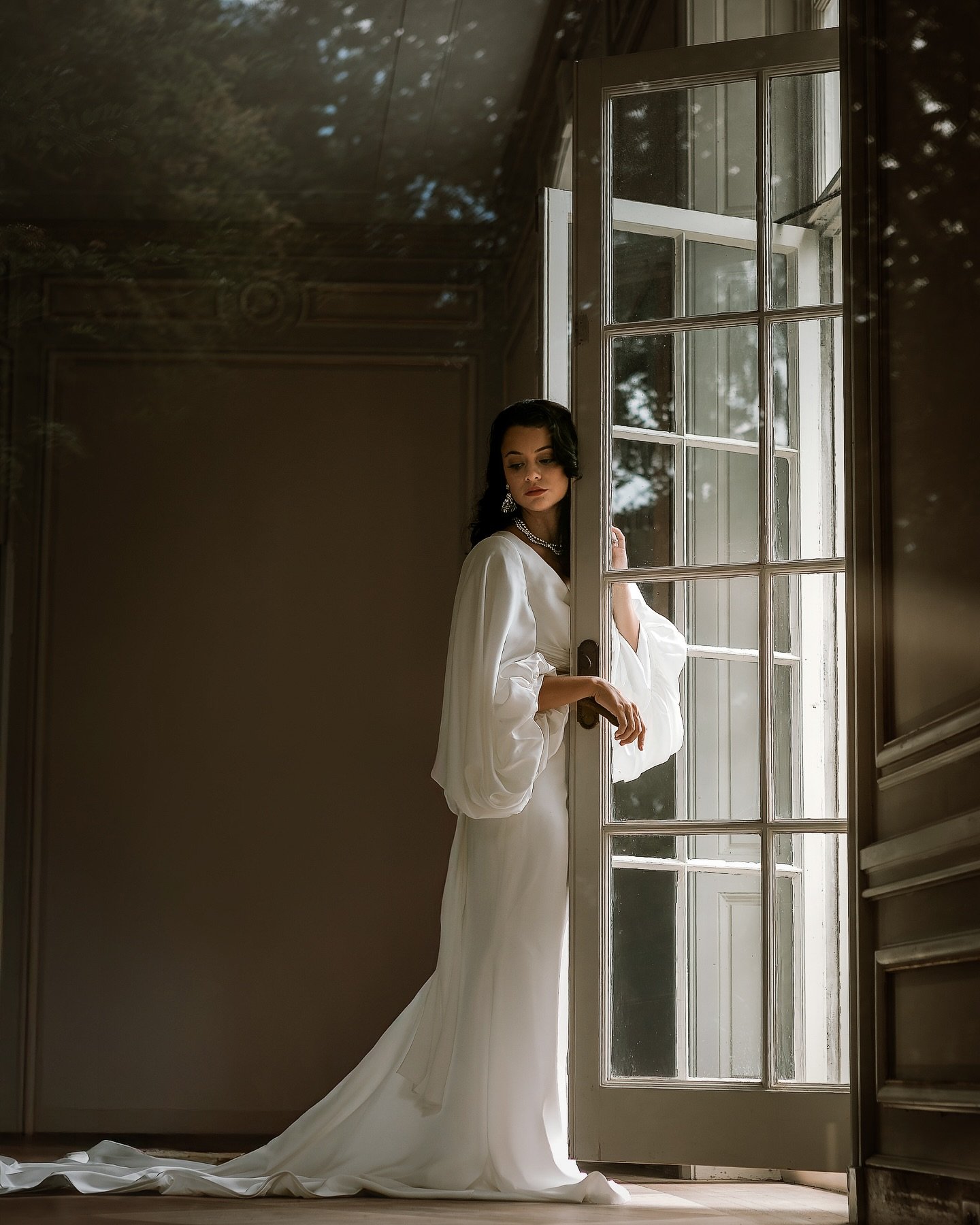 Refined. Radiant. Regal.

When every frame is crafted with intention and elegance, the result is more than a photograph&mdash;it&rsquo;s a portrait of presence.
⠀⠀
At Team Notaro Photography, we don&rsquo;t just capture the dress&mdash;we capture the