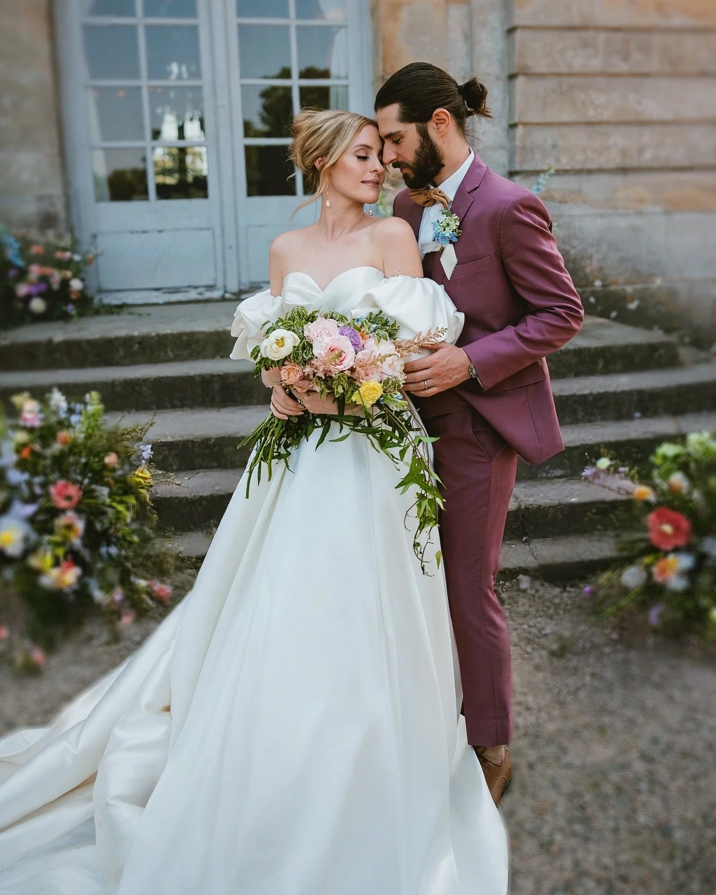 An embrace that feels less like a pose, more like destiny. Draped in silk, framed in florals, a love story styled as timeless art. 🥂✨
#EditorialWedding #LuxuryWeddingPhotographer #TeamNotaroPhotography #NewEnglandWedding #BostonBride #NHWeddingPhoto