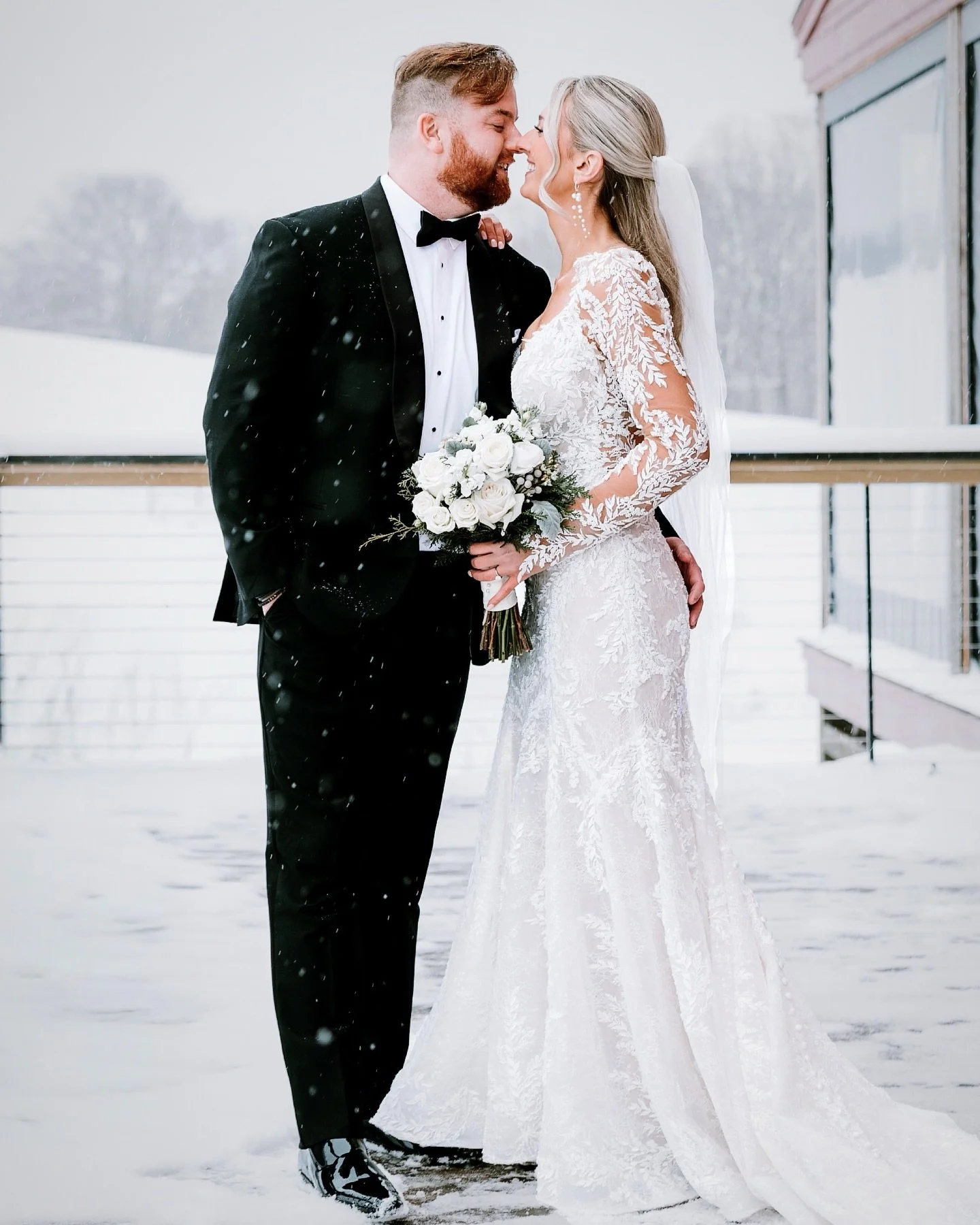 Snow fell softly over gibbett hill, turning a winter wedding into something quietly unforgettable.

📍 bolton, massachusetts

#gibbetthillwedding #boltonmawedding #massachusettswedding #newenglandwedding #winterwedding #snowywedding #editorialwedding