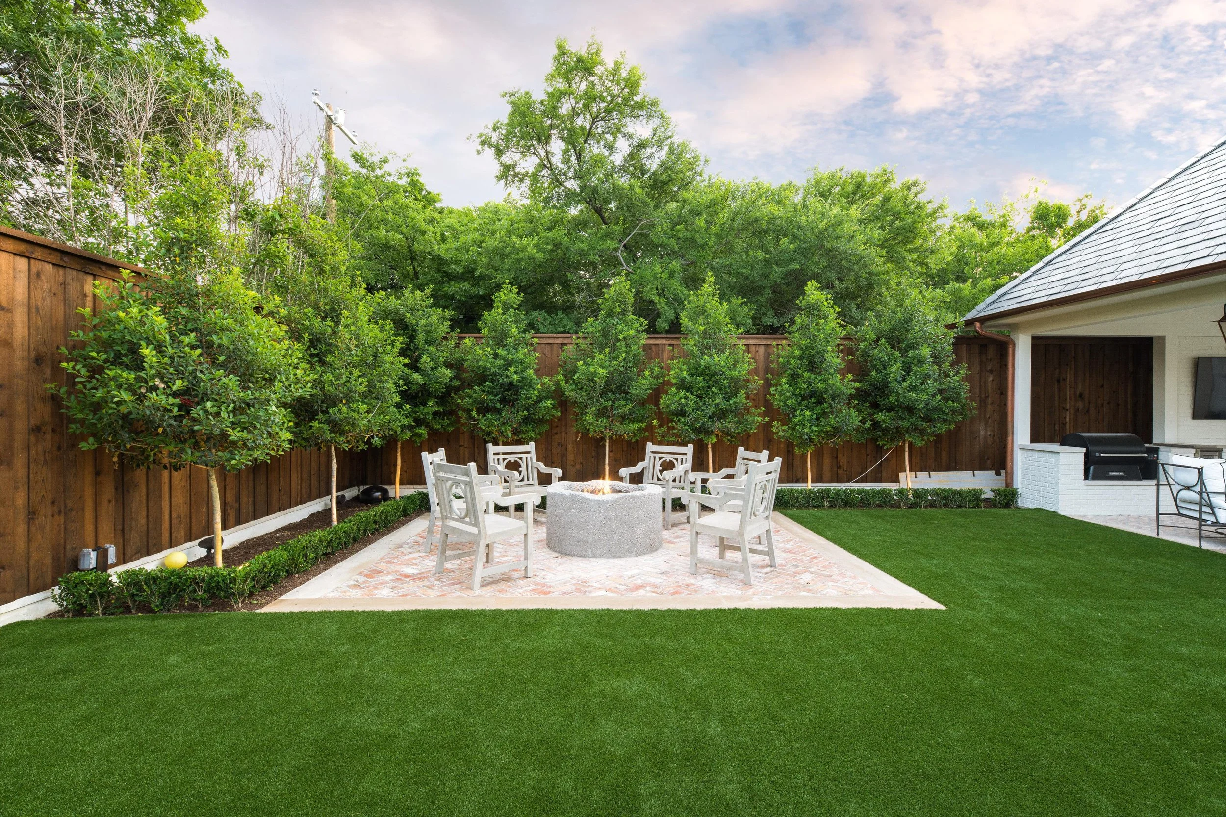 Backyard Fire Feature and Outdoor Seating by Blount Designs