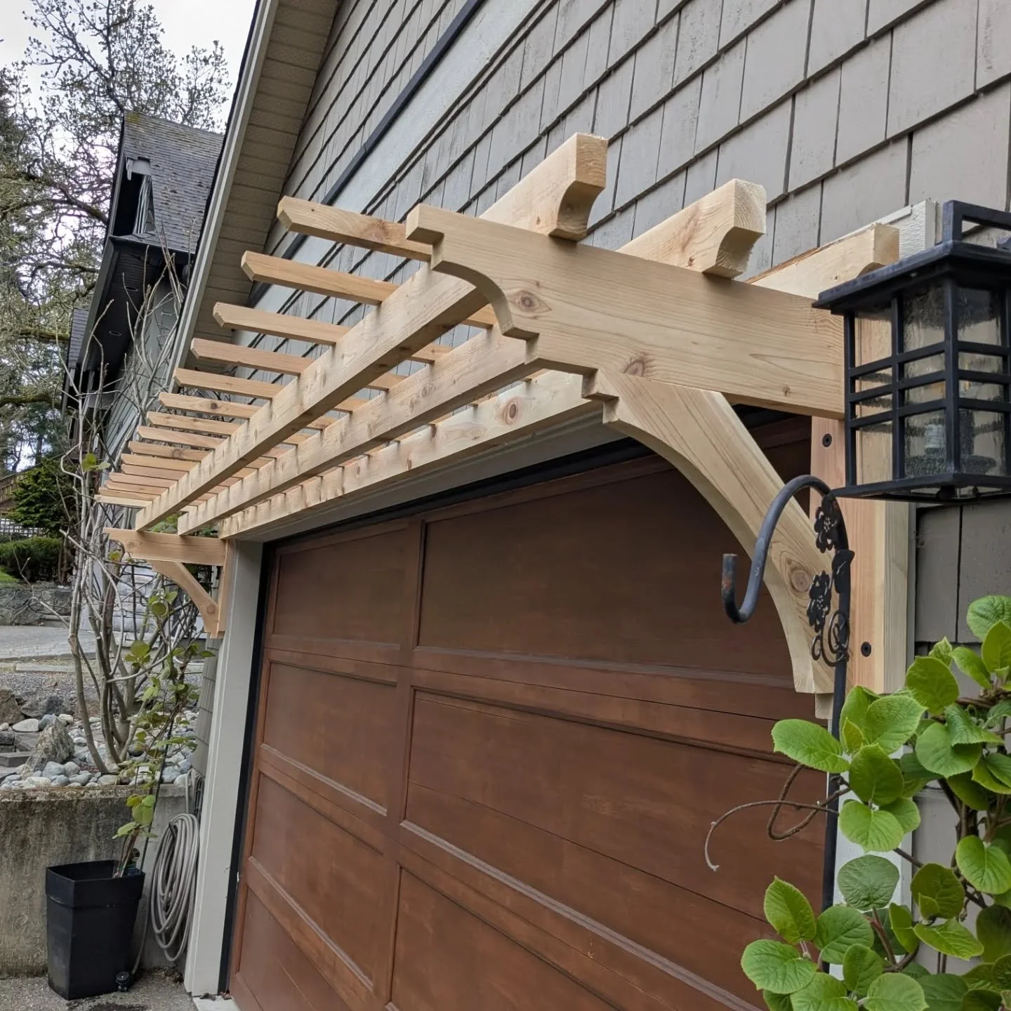 We are looking forward to seeing this covered in delicious kiwi's!

#weworkforyou #landscapecarpentry #supportlocal #gardencity www.ziska.ca