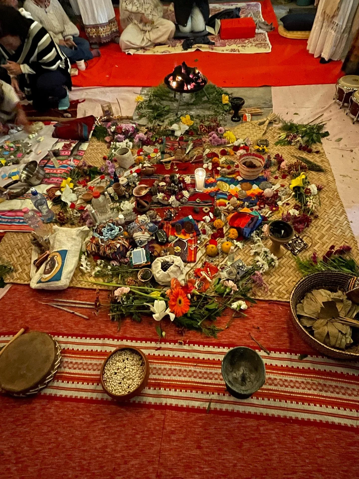 My heart is so full 🙈❤️&zwj;🔥

Last night I had the most beautiful opportunity to be a part of a women&rsquo;s circle hosted by @mujer_roraima and facilitated by WaraWara @mujermedicinadelatierra

WaraWara comes from Bolivia and teaches Amawtismo, 