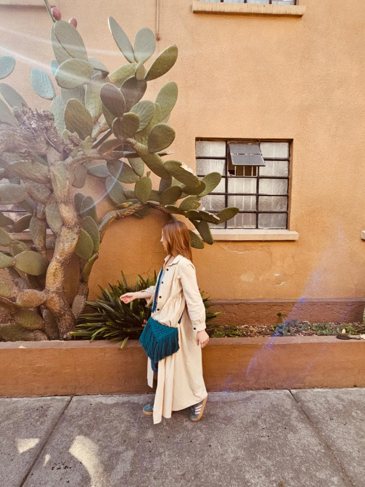 Las aventuras de macramami. 

In love with how this purse turned out, and even more in love with the slow process of making my whole life art. 

👜 Purse by me &mdash; custom orders via DM 
📸 by @andres_mucino_ 

#textileart #macram&eacute;