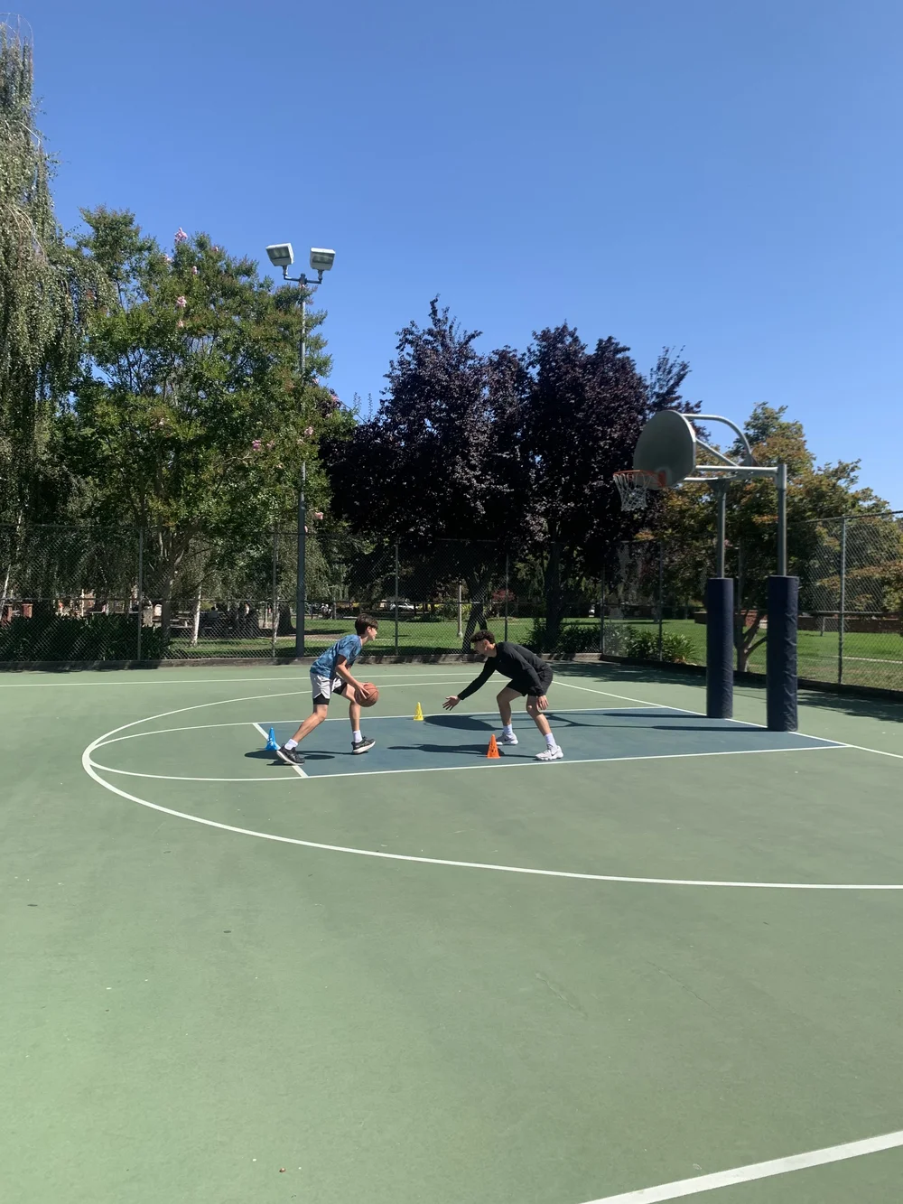 Coach Ran Hadas training athletes