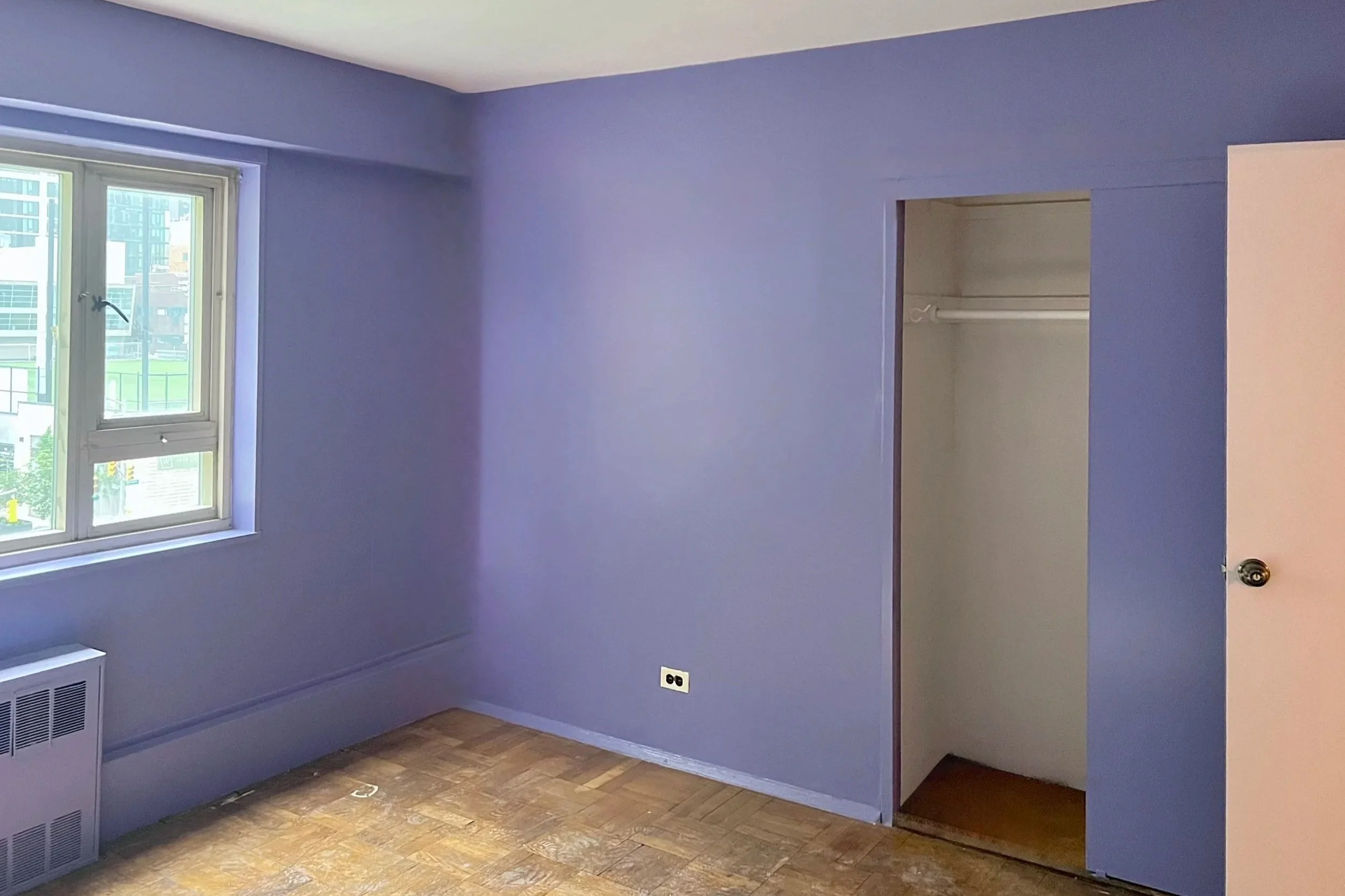 Before &amp; After: Bold Color Livens a Mid-Century Apt