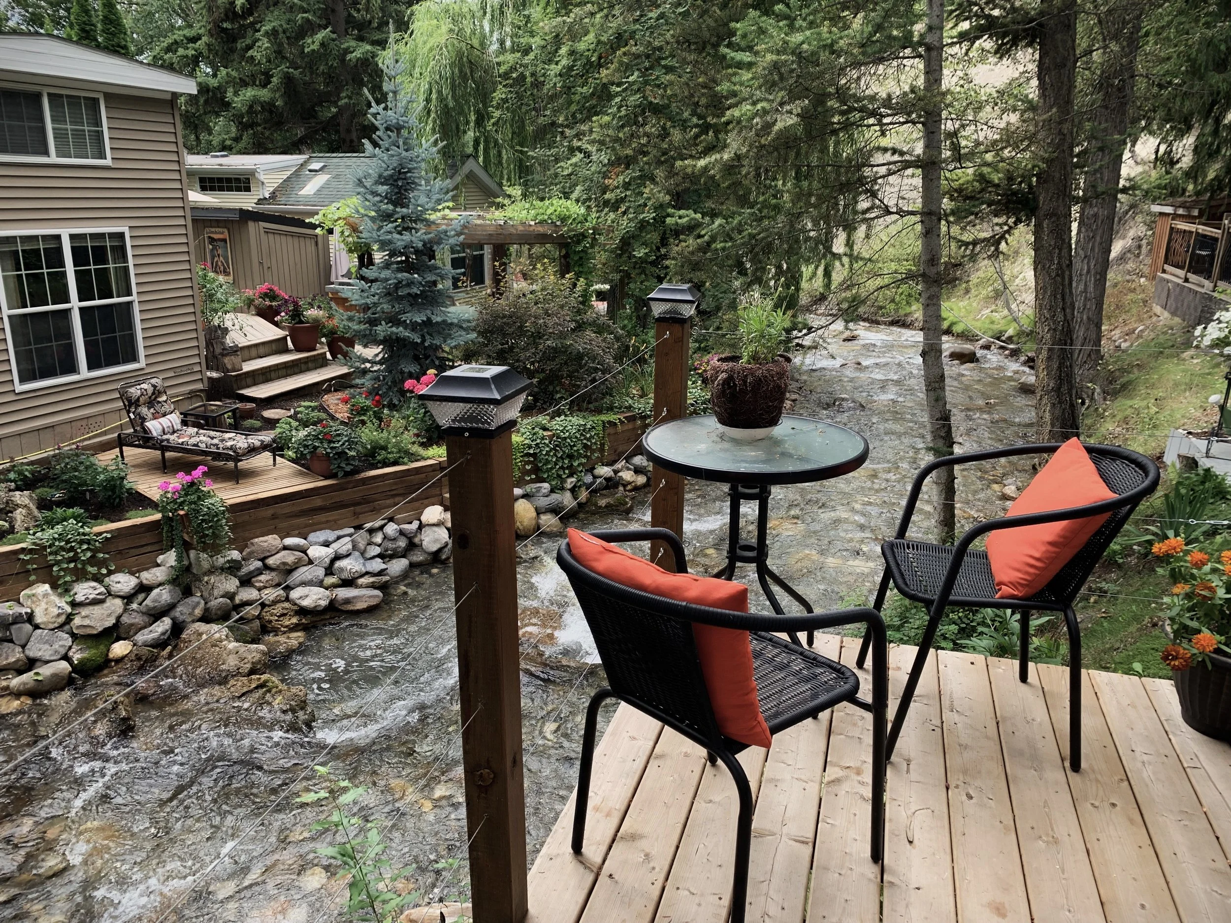 Creekside In The Canyon