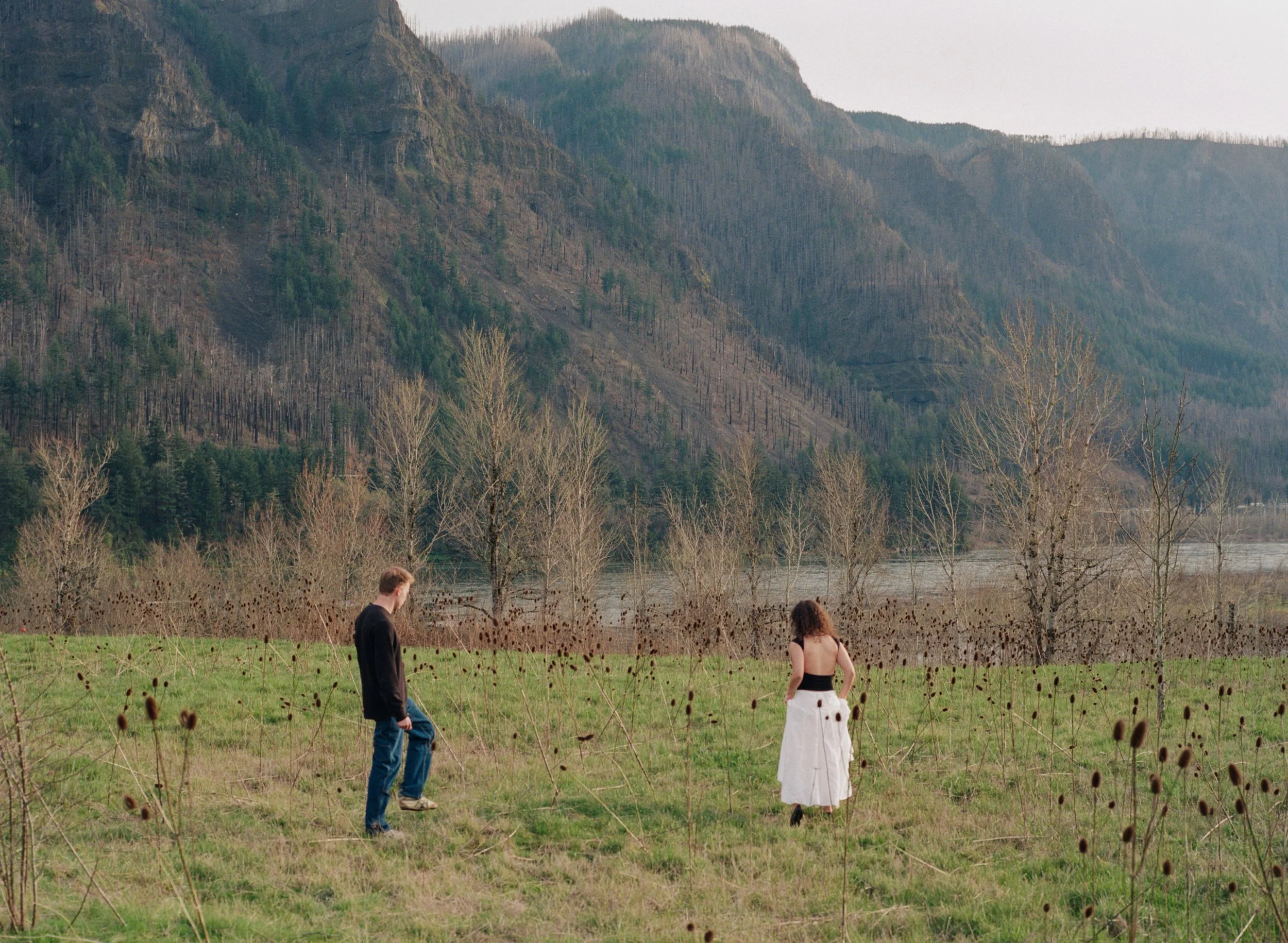engagement photographs of a vintage couple in the columbia river gorge