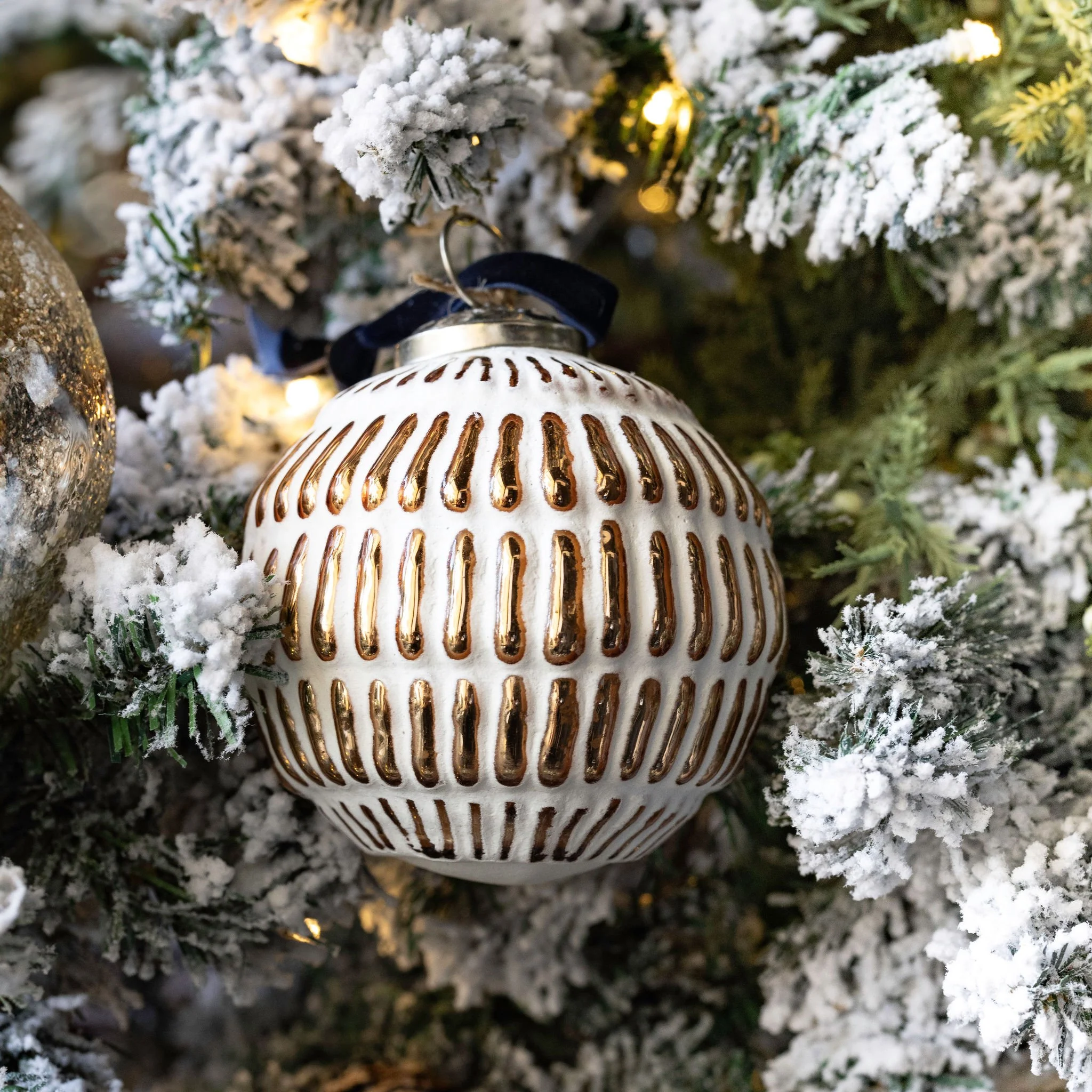 goldandcreamontreebynewlightcreativeservices.jpg