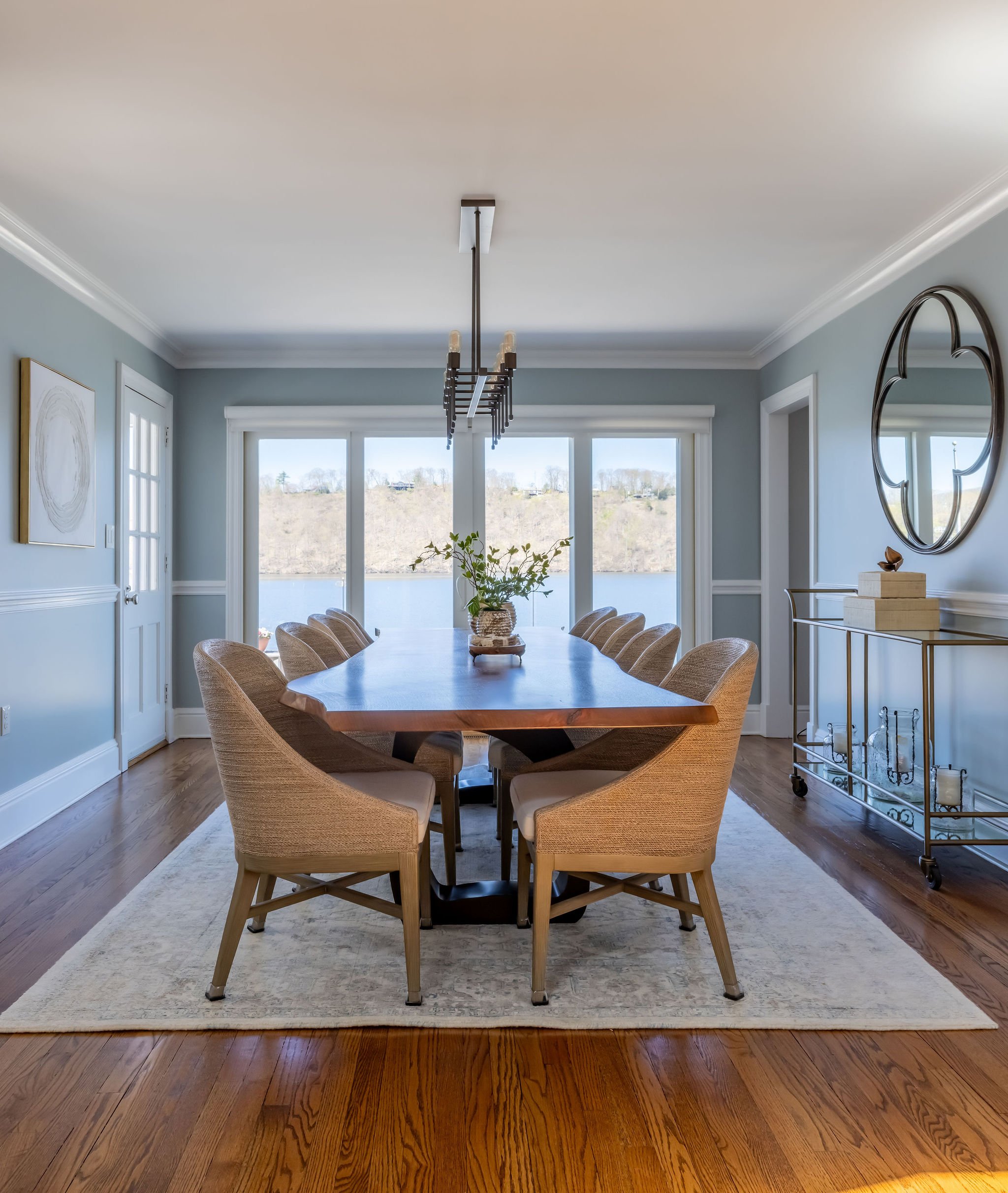 diningroomatthelakehdrbynewlightcreativeservices.jpg