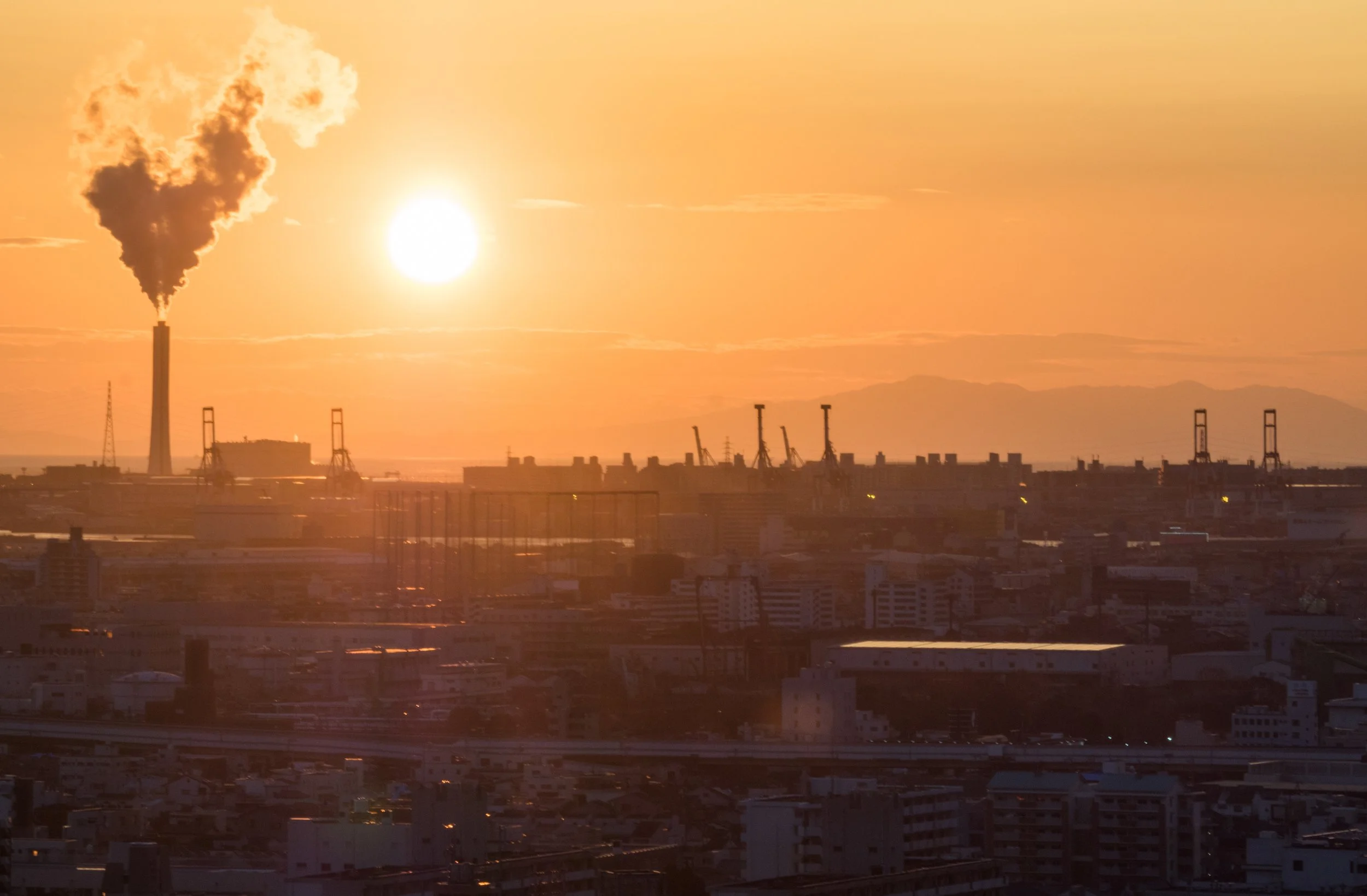 Loveheart-shaped smoke & the sunset both light up the Osaka skyline