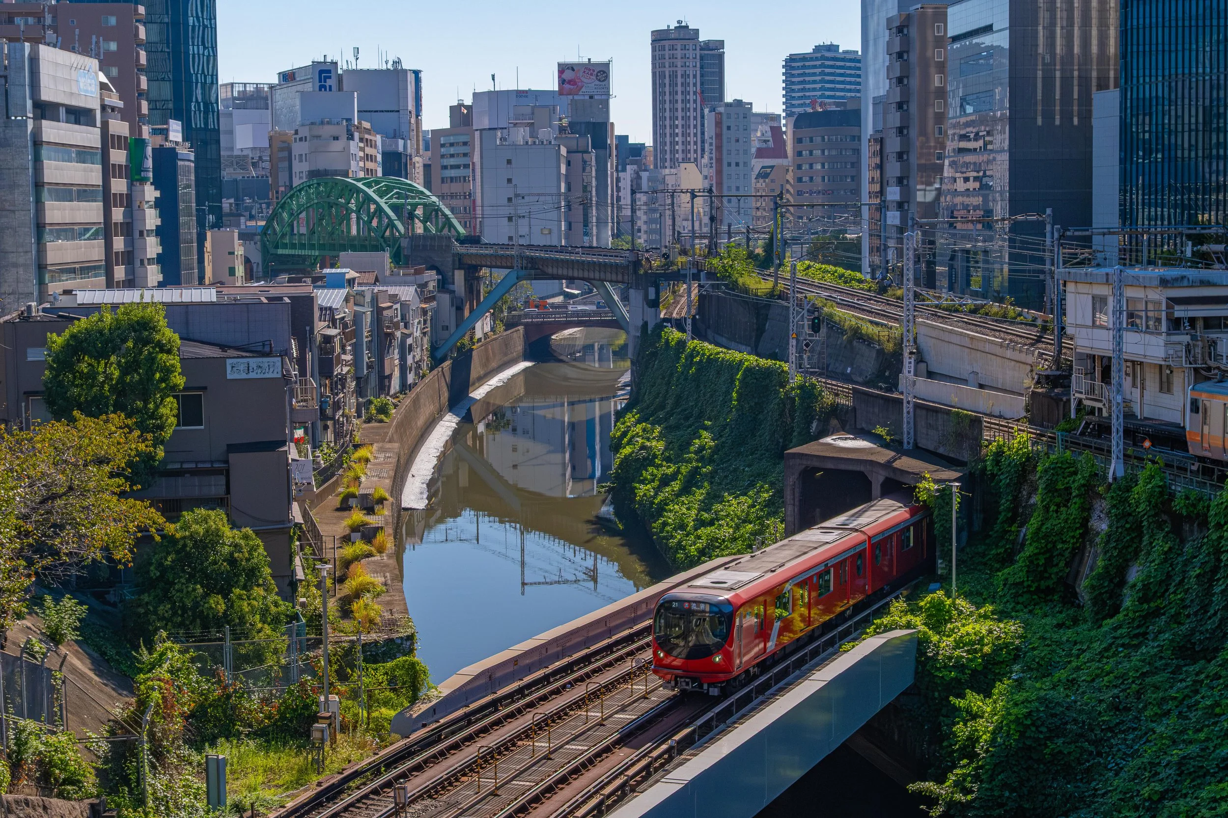 Looking at Ochanomizu Station from the Ochanomizu Bridge