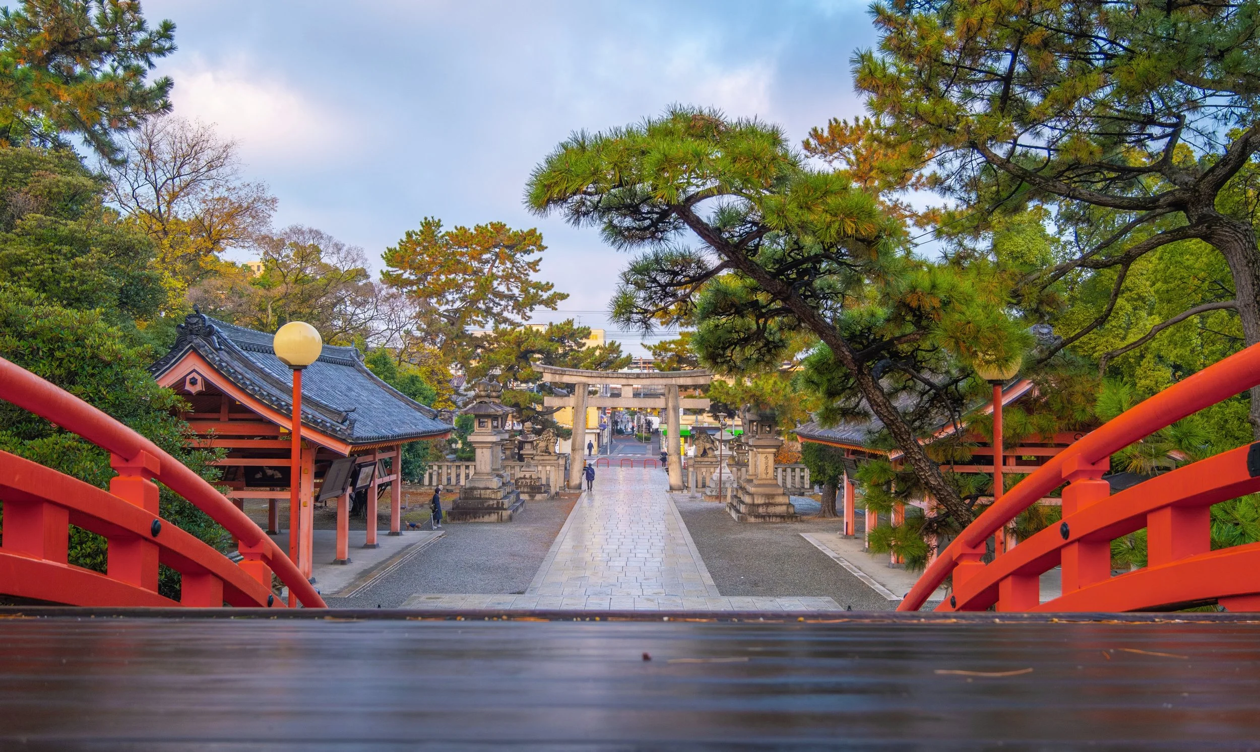 Looking down off the bridge at Sumiyoshi Taisha toward the front entrance