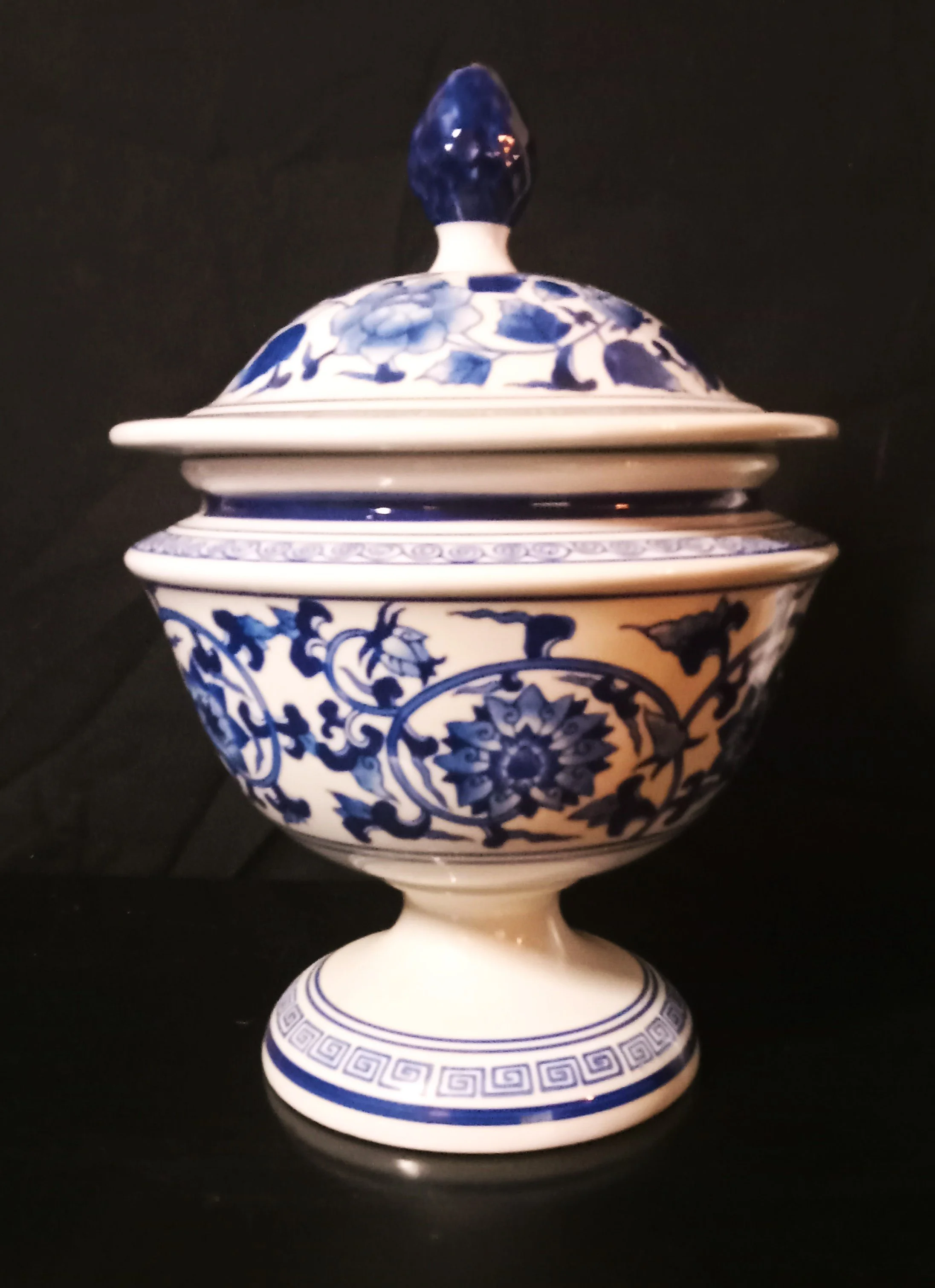 Vintage Bombay Company Porcelain Urn/Ginger Jar 12” Tall - Flawless!