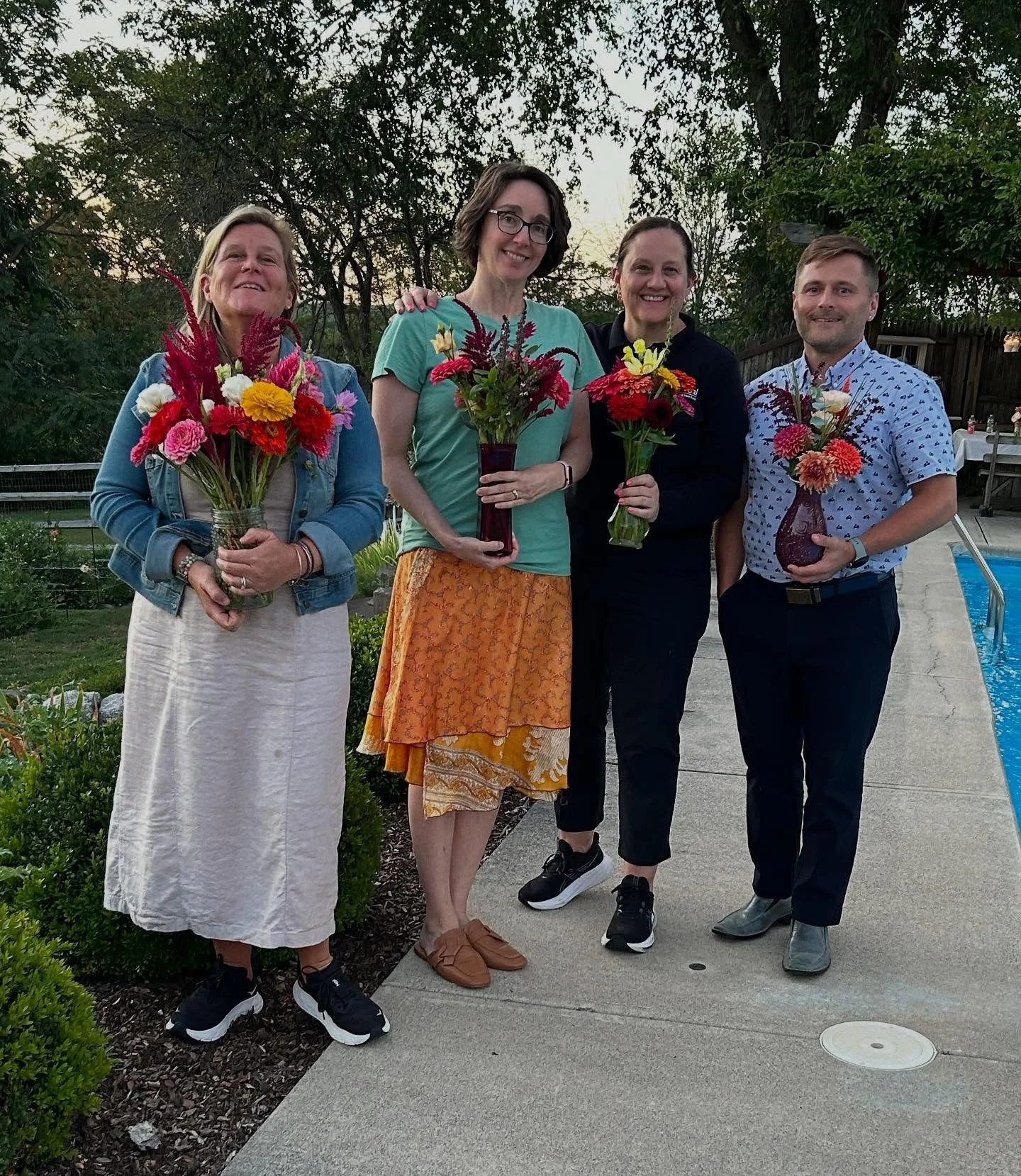 Every dinner party should end with flowers!!💐

#ITG #IdleTimeGardens #FriendsandFlowers #LocalFlowers #NYFlowers