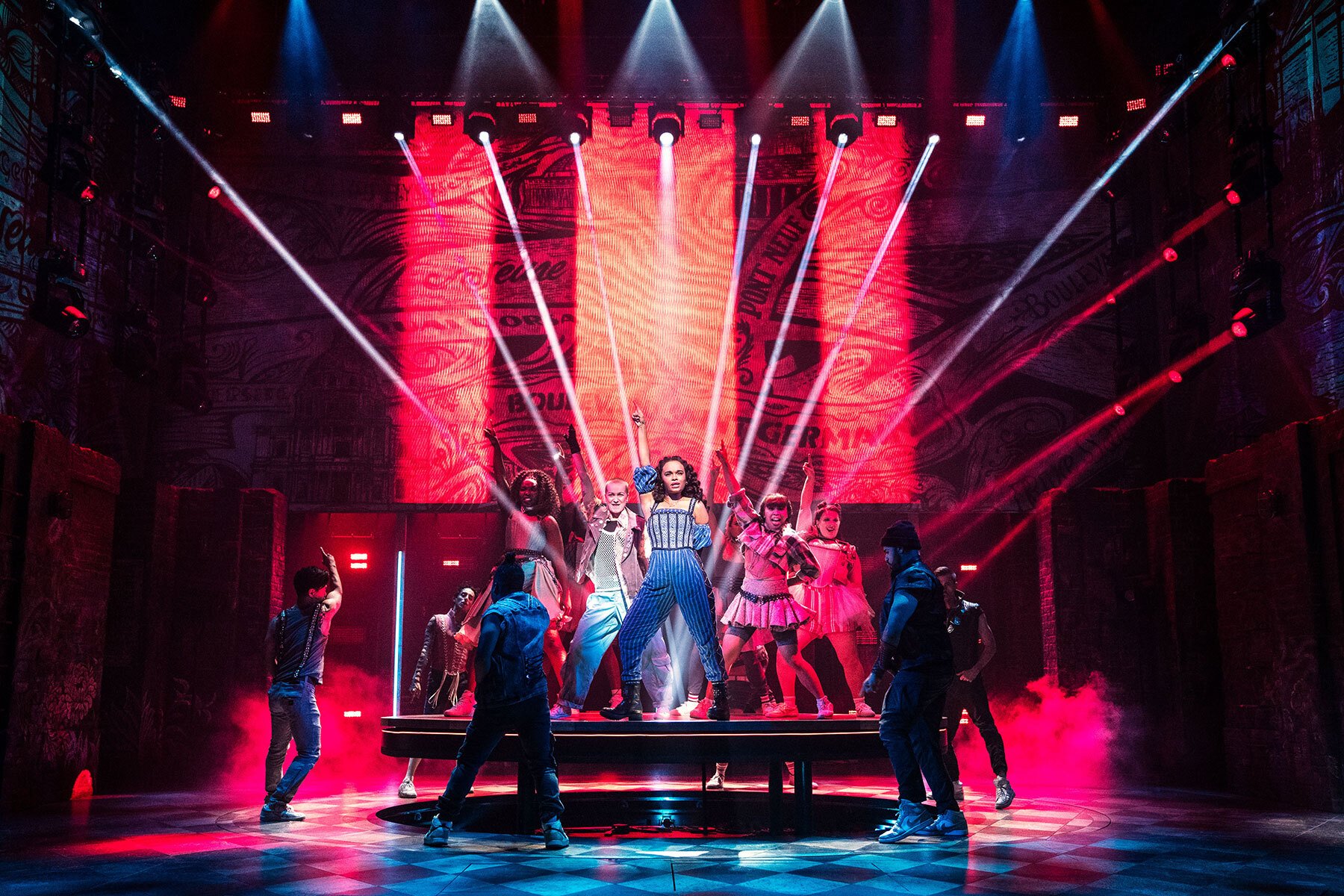 hr_1800x1200_tb2-Lorna-Courtney-and-the-cast-of-&-Juliet-3339---Photo-Credit-Matthew-Murphy-(1).jpg