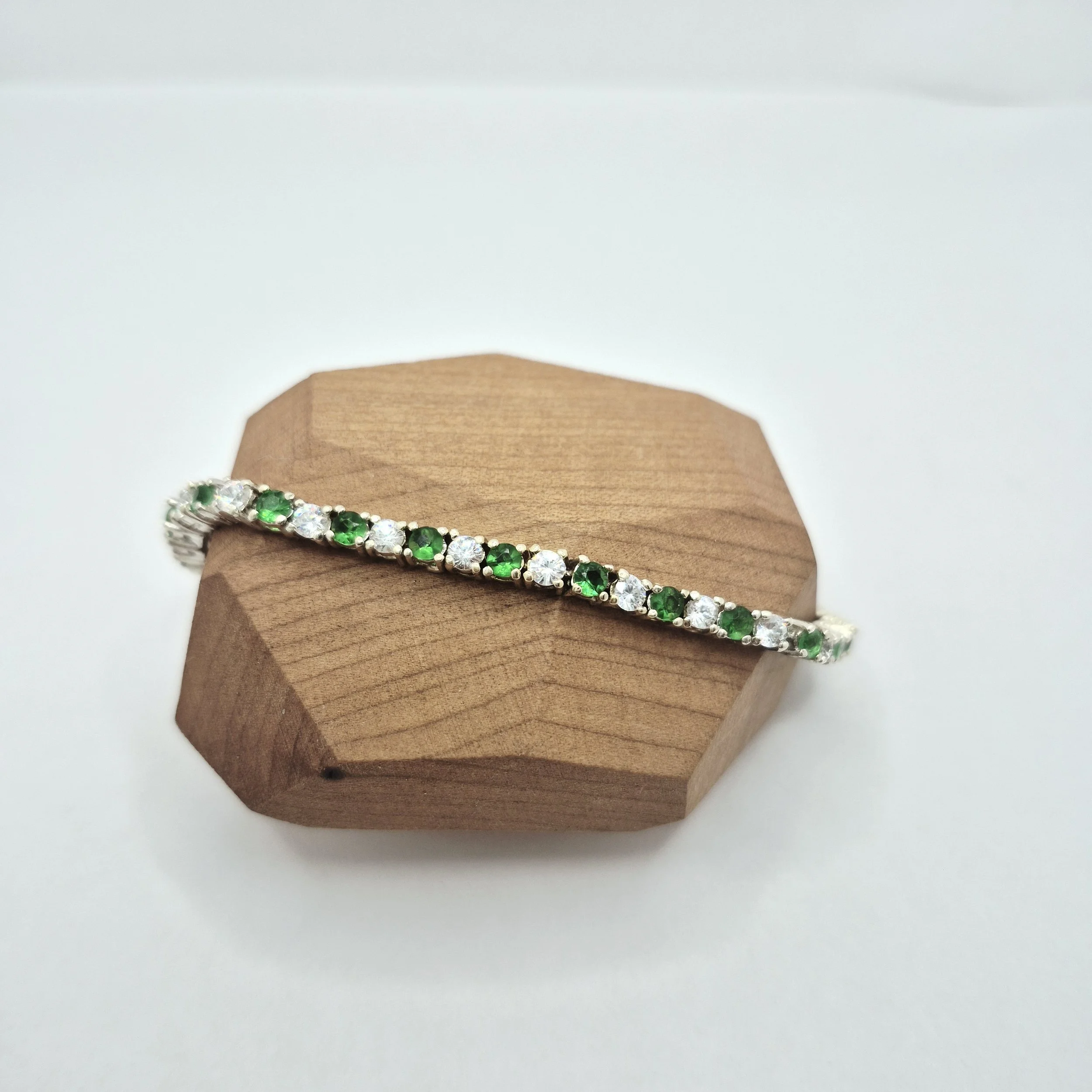 Sterling silver tennis bracelet with green and white CZ stones – 7 inch elegant design