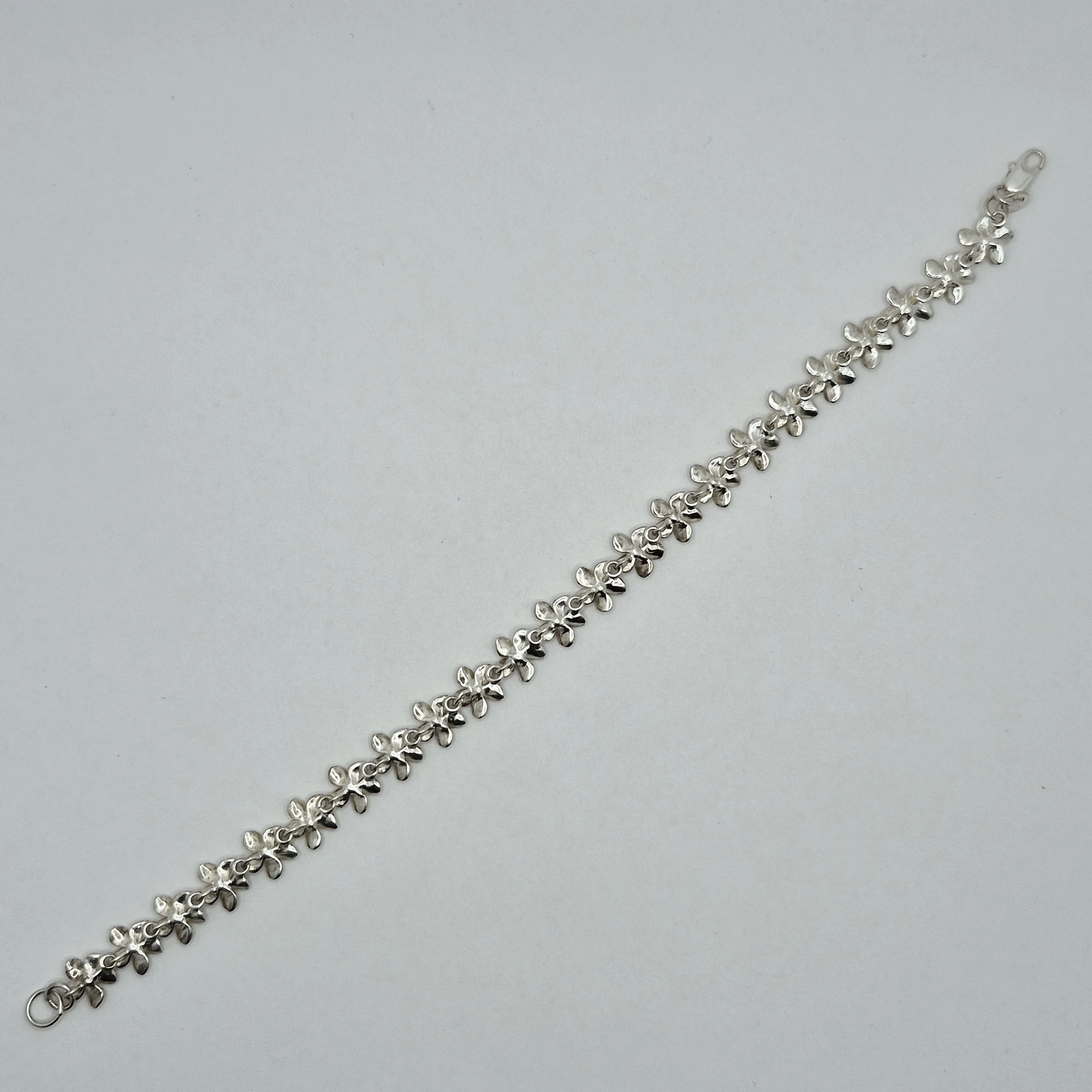 1️⃣ Sterling silver floral bracelet with dainty flower links, 7 inch length