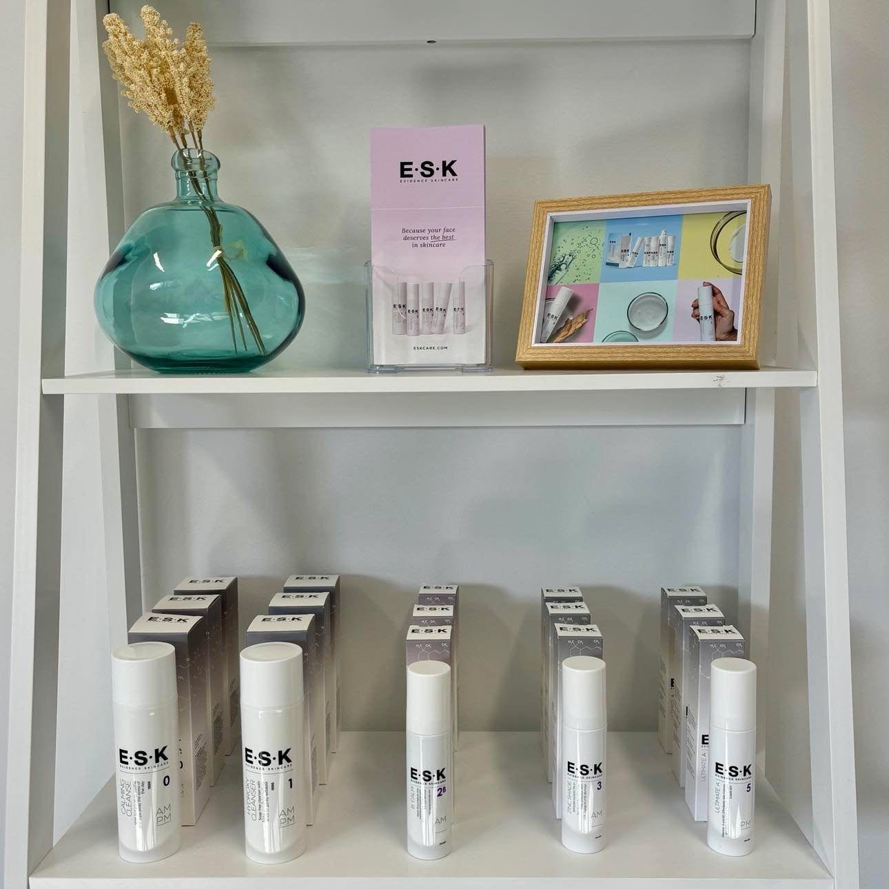 ESK Skincare ~ Where evidence meets skincare ✨ 

At TMC Lifestyle &amp; Aesthetics we are proud to stock ESK Skincare 

ESK is a premium Australian skincare brand who create products that are evidence based, effective, easy to use and ethical 

They 