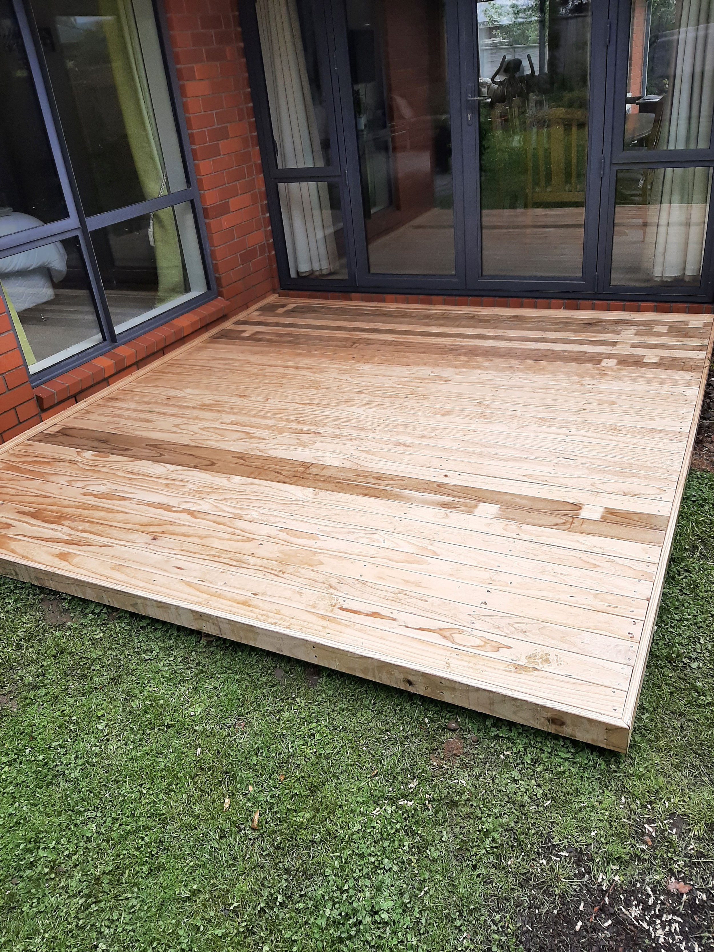Allison cres decking 1.jpg