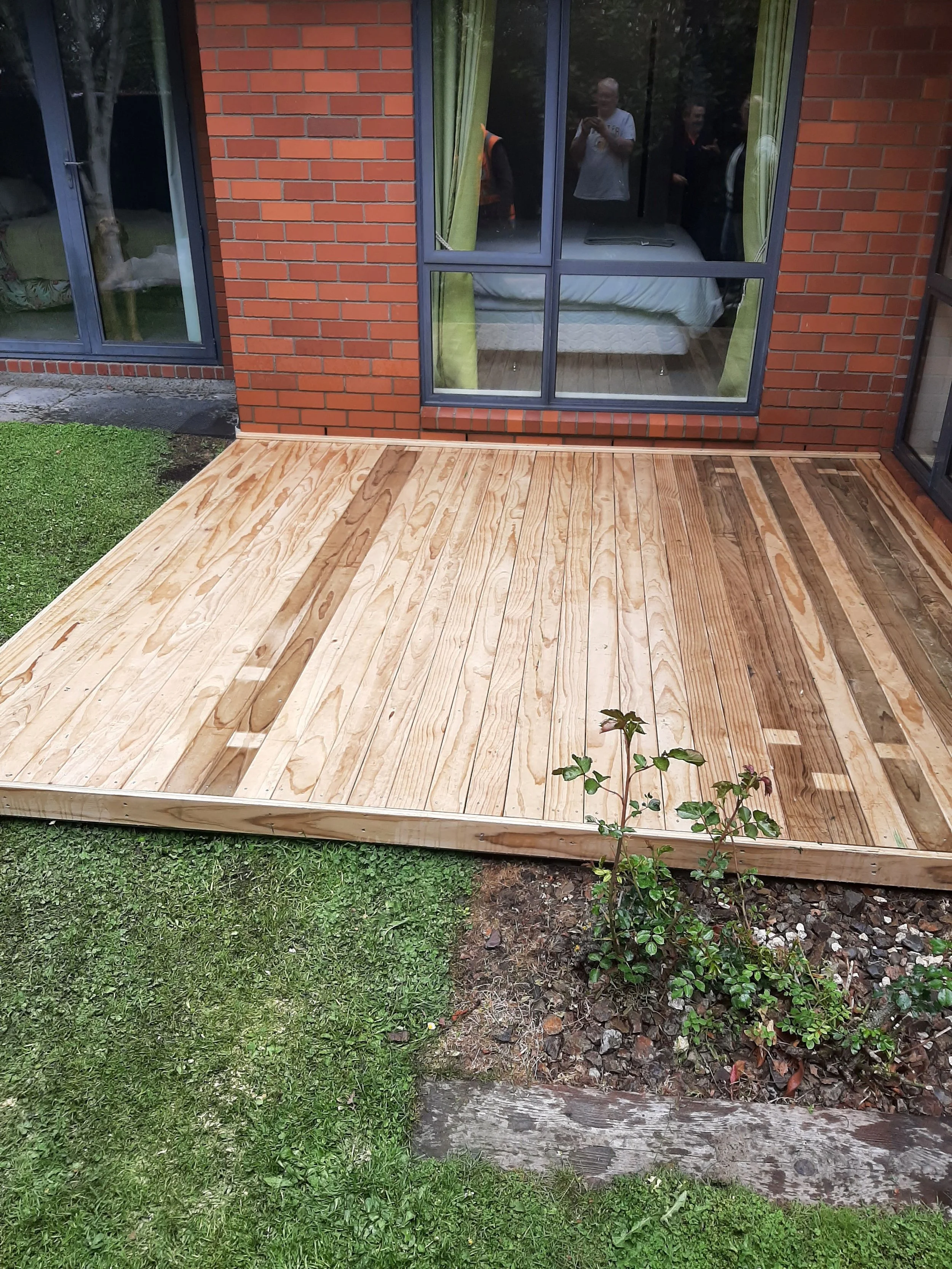 Allison cres decking.jpg