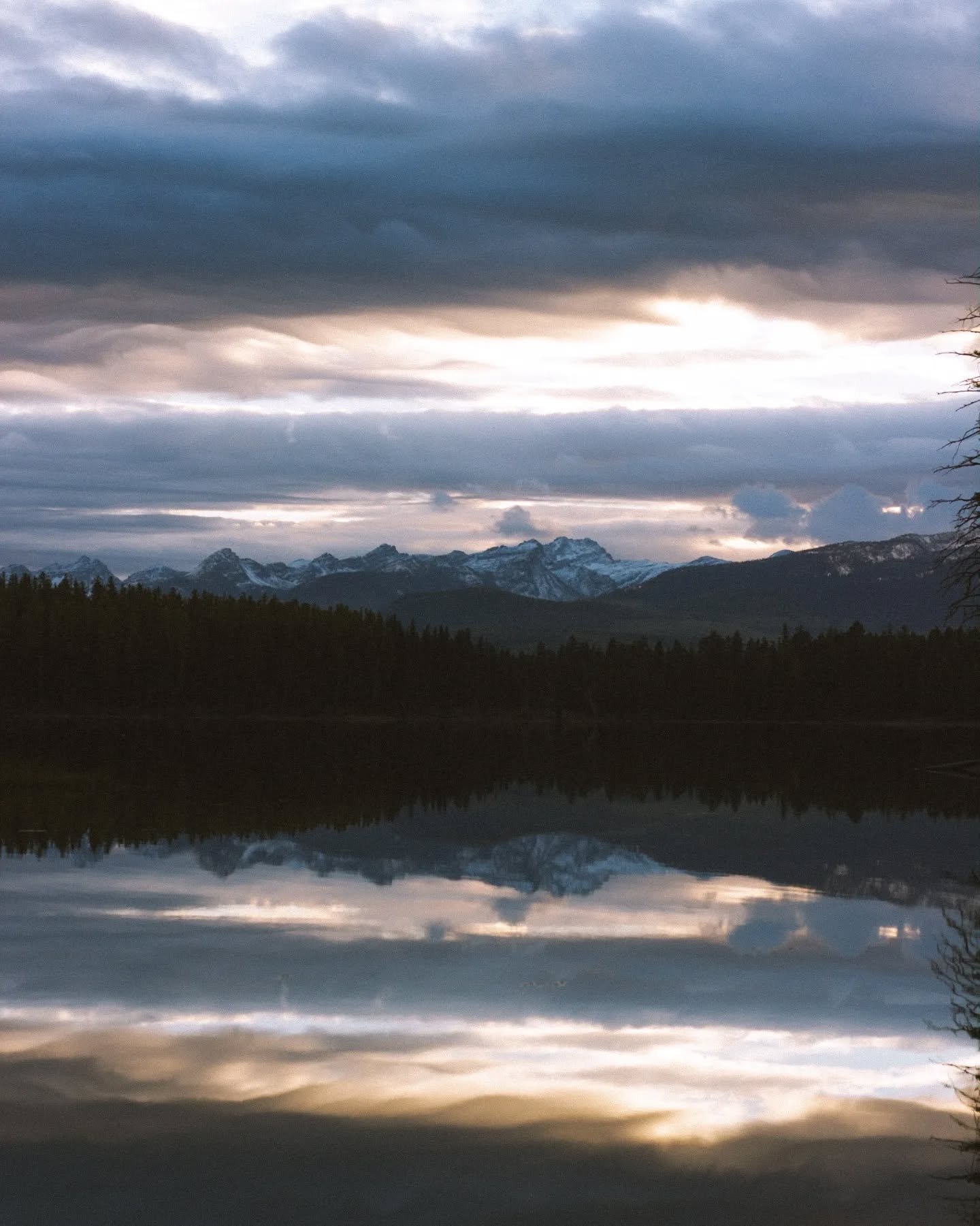 ༄˖&deg;.⛰️🌊.ೃ࿔*:･
.
.
.
#lostfam #wildist #welltraveled #montanalife #montanagram #montanaliving #montanaoutdoors #montanamoment #whitefish #takemecamping #adventurethatislife #mountaingirls #sheexplores&nbsp;#wondermore #womenwhohike&nbsp;#keepitwi