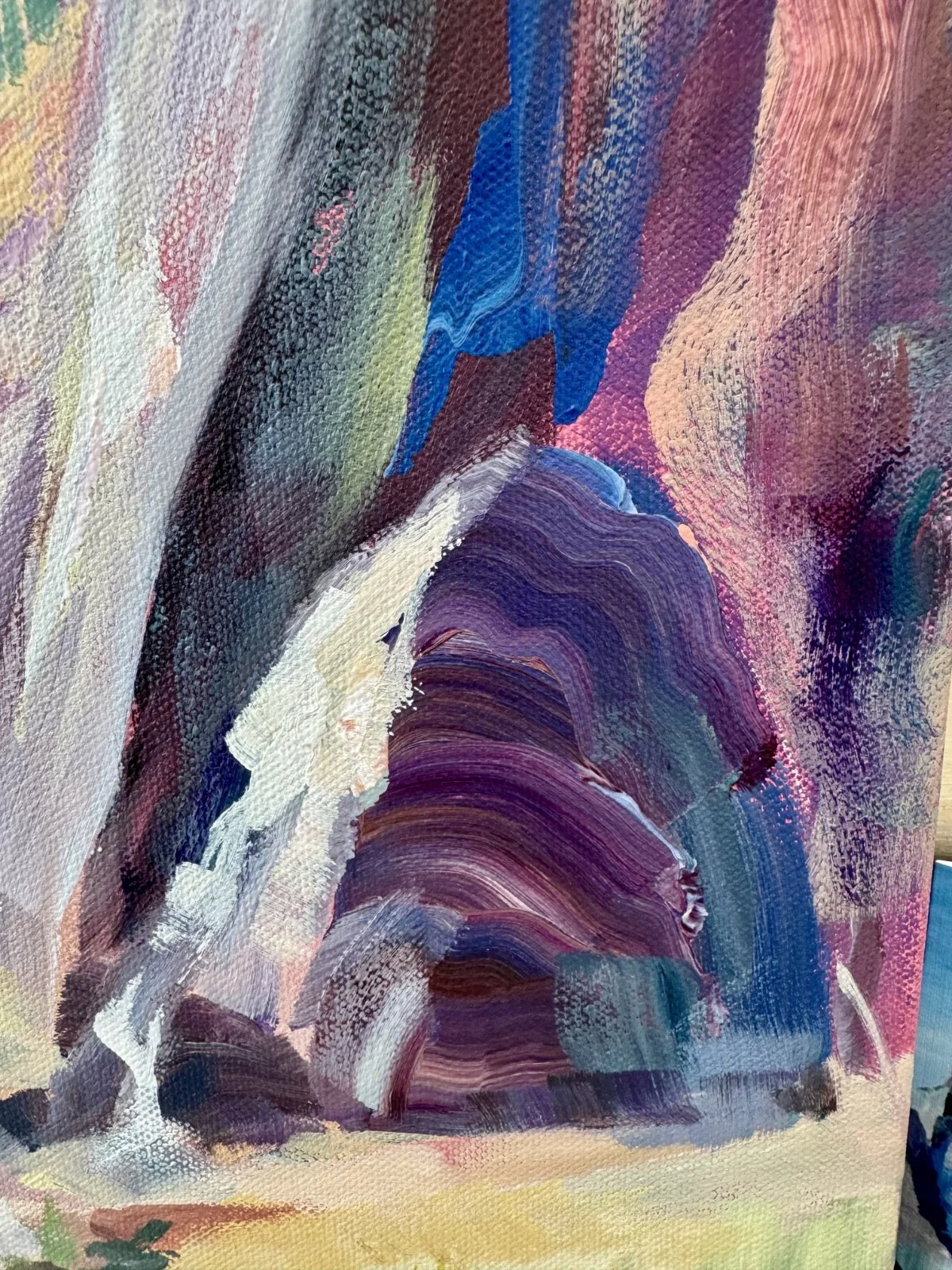 Grand SM rock close up.jpg