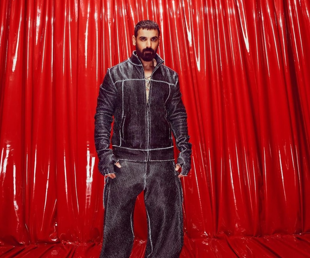 From Red Carpet to Real Life: What Does a Celebrity Stylist Actually Do?