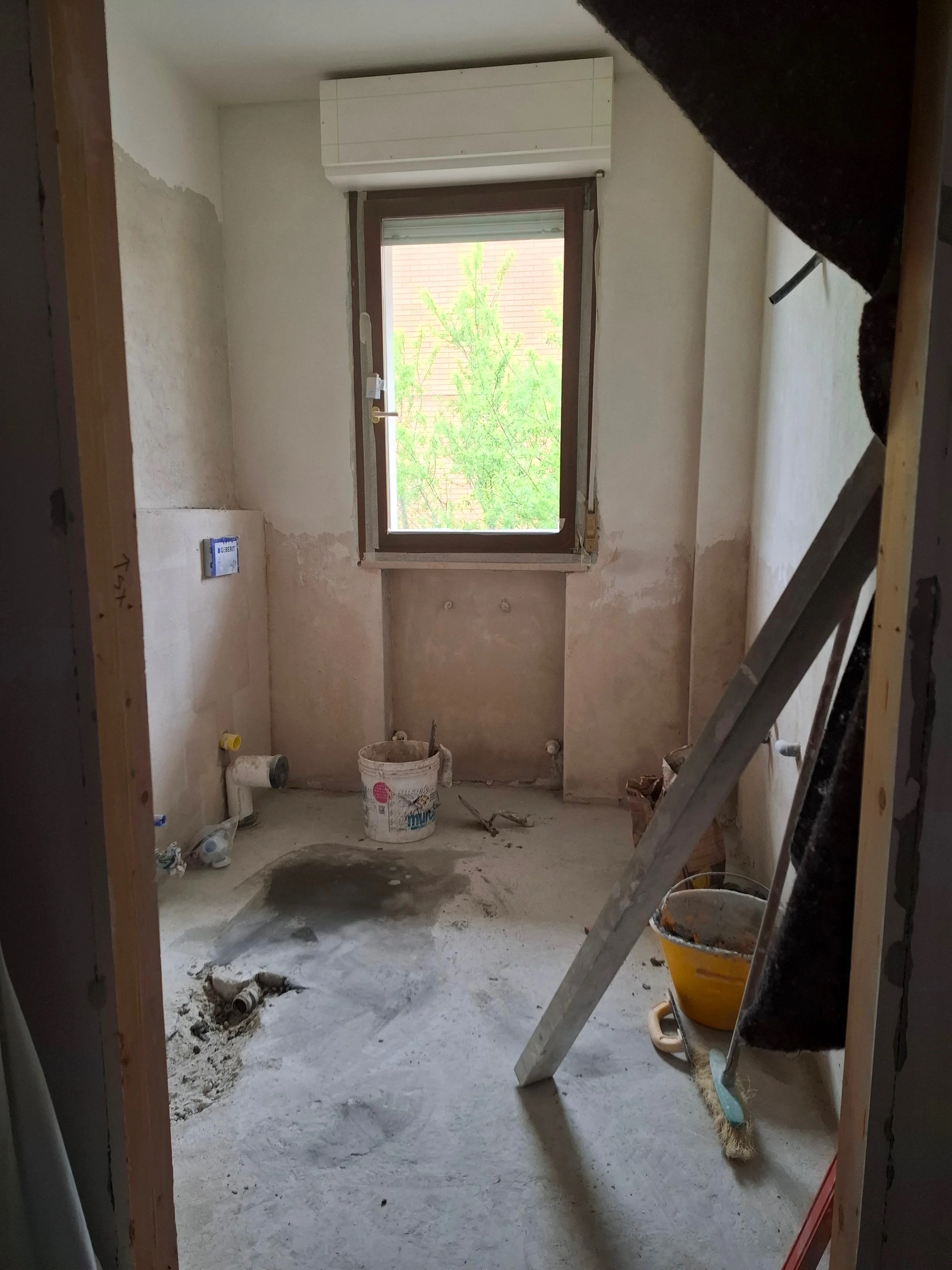 Il cantiere &egrave; quel posto grigio e vuoto in cui noi iniziamo a visualizzare il progetto finito! 🧱 

#workinprogress #interiordesign