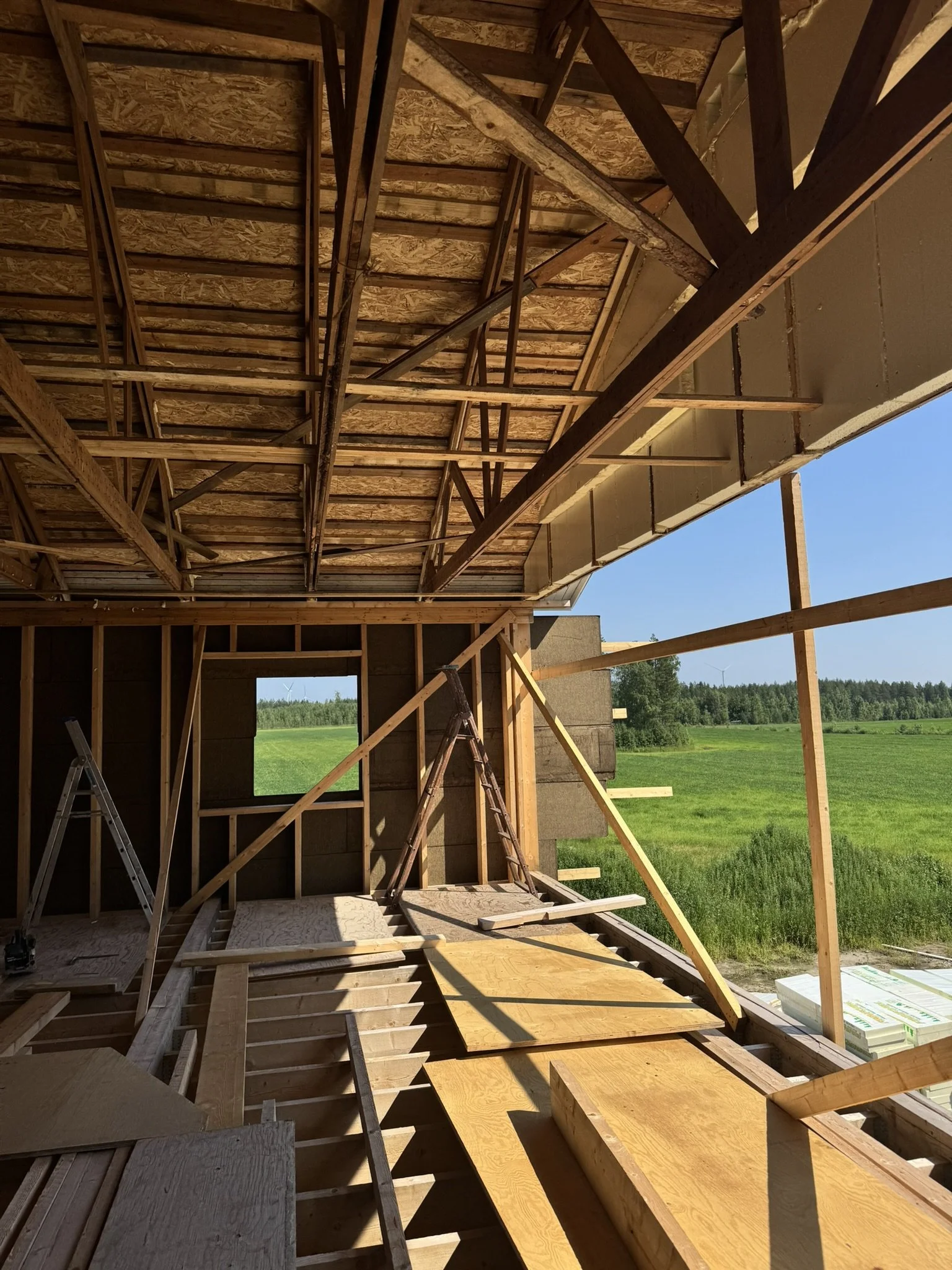 Pihapiiriin on tulossa uusi erillinen joogatila, joka mahdollistaa isompien joogatuntien järjestämisen.