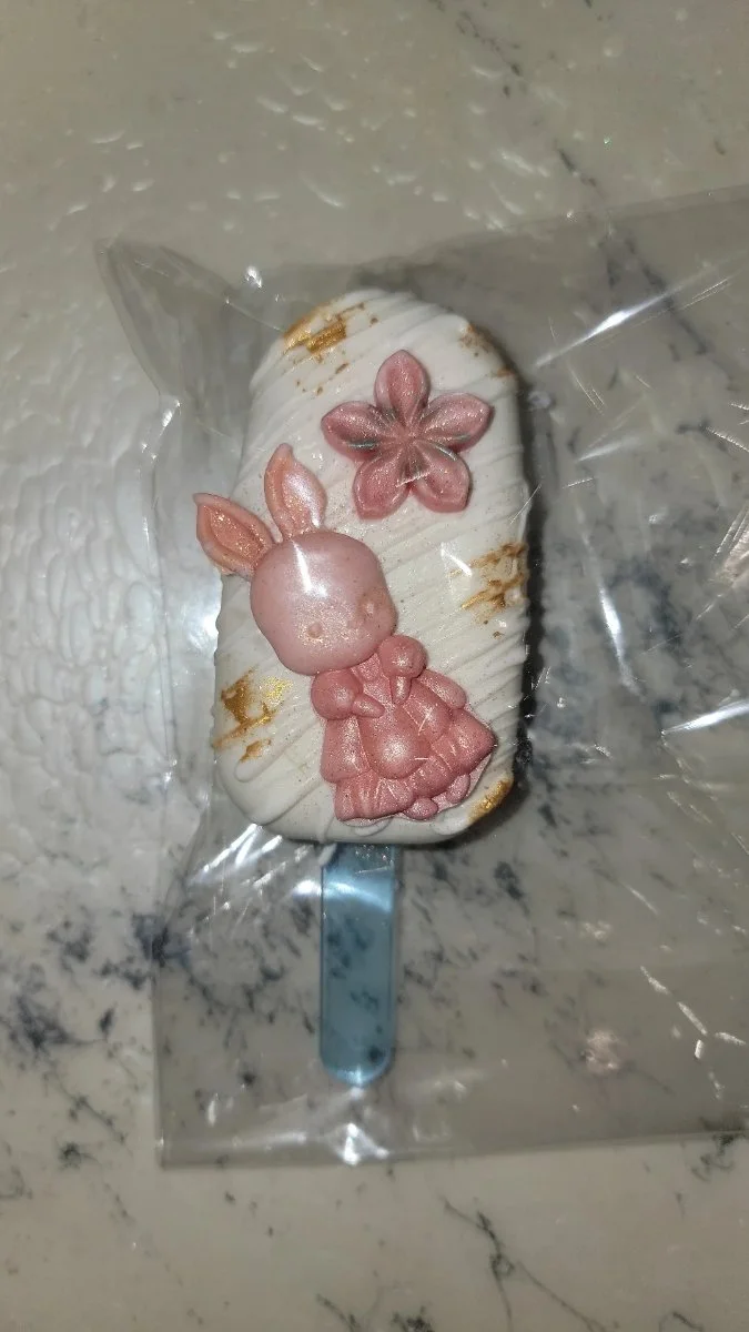 Handpainted Easter bunny cakesickles 