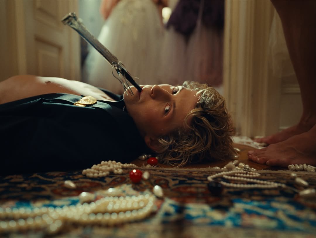 Waltz Like Everyone is Watching": The Villa's Cut (MusicVideos) (copia)