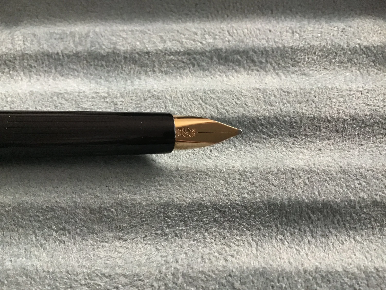 ST Dupont Classique Laque de Chine Fountain Pen — Global Pens UK