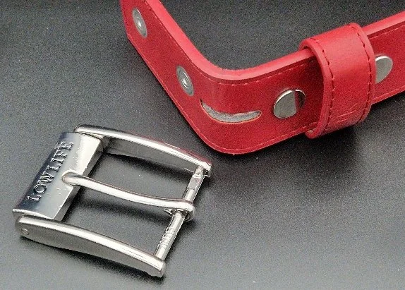 Photo of a belt with changeable buckle