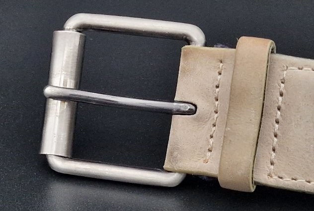 Photo of a standard plain buckle
