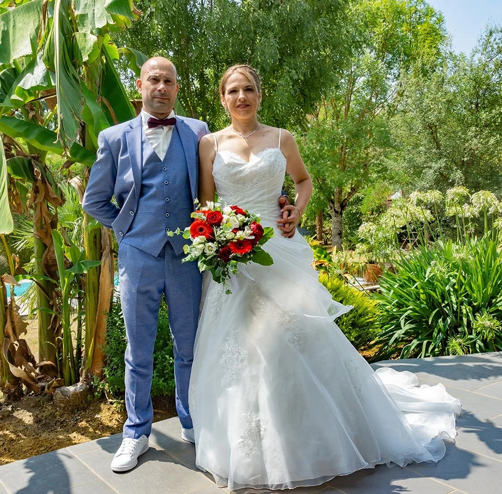 Photo de couple jeune mariés