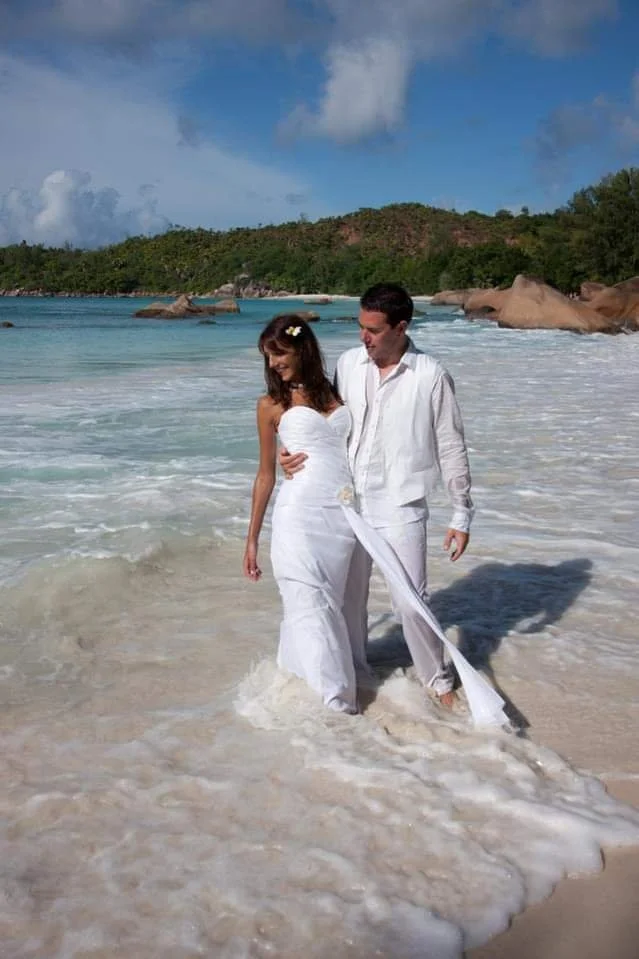 Phot de couple mariage à la plage