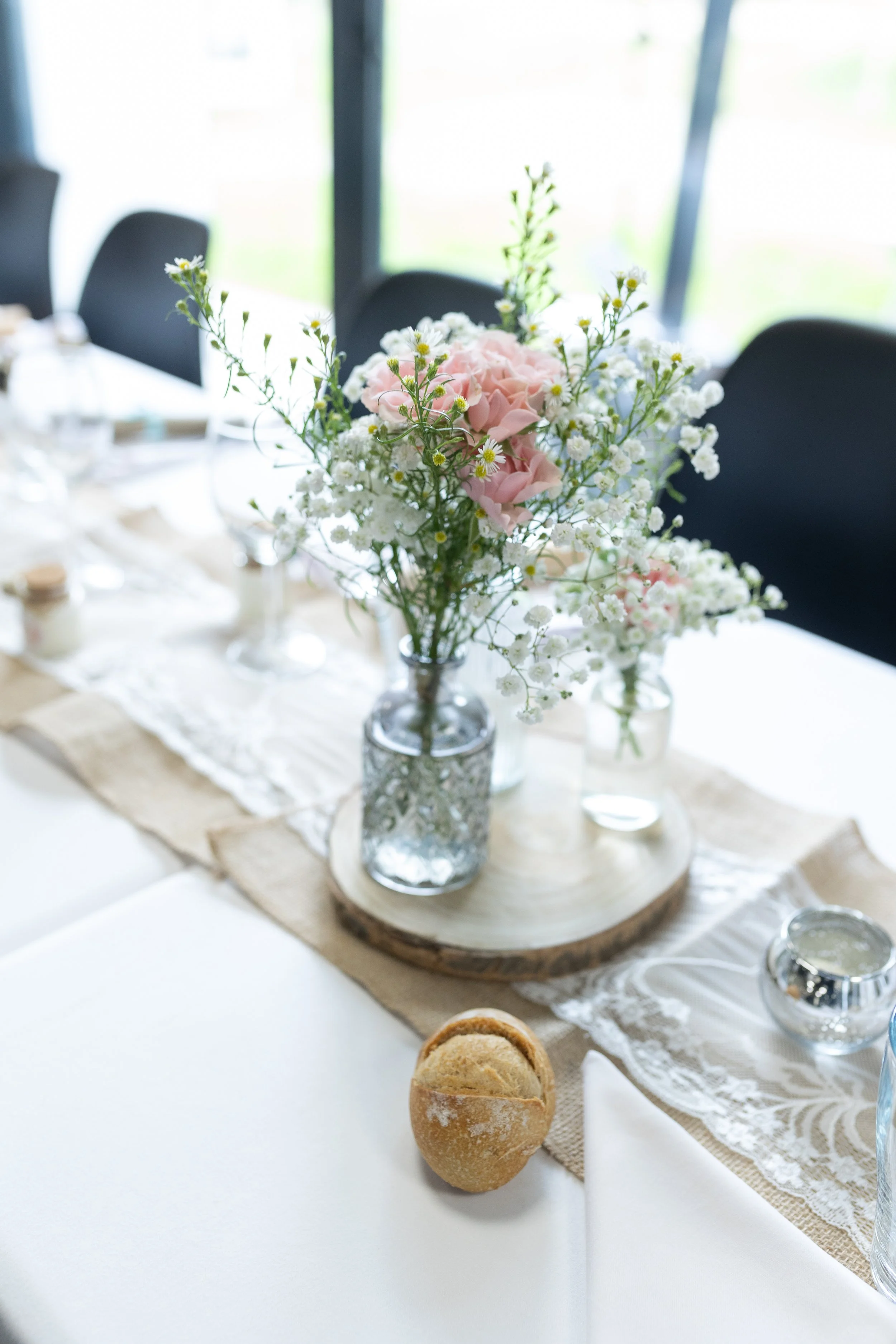 Décoration de table simple et minimaliste