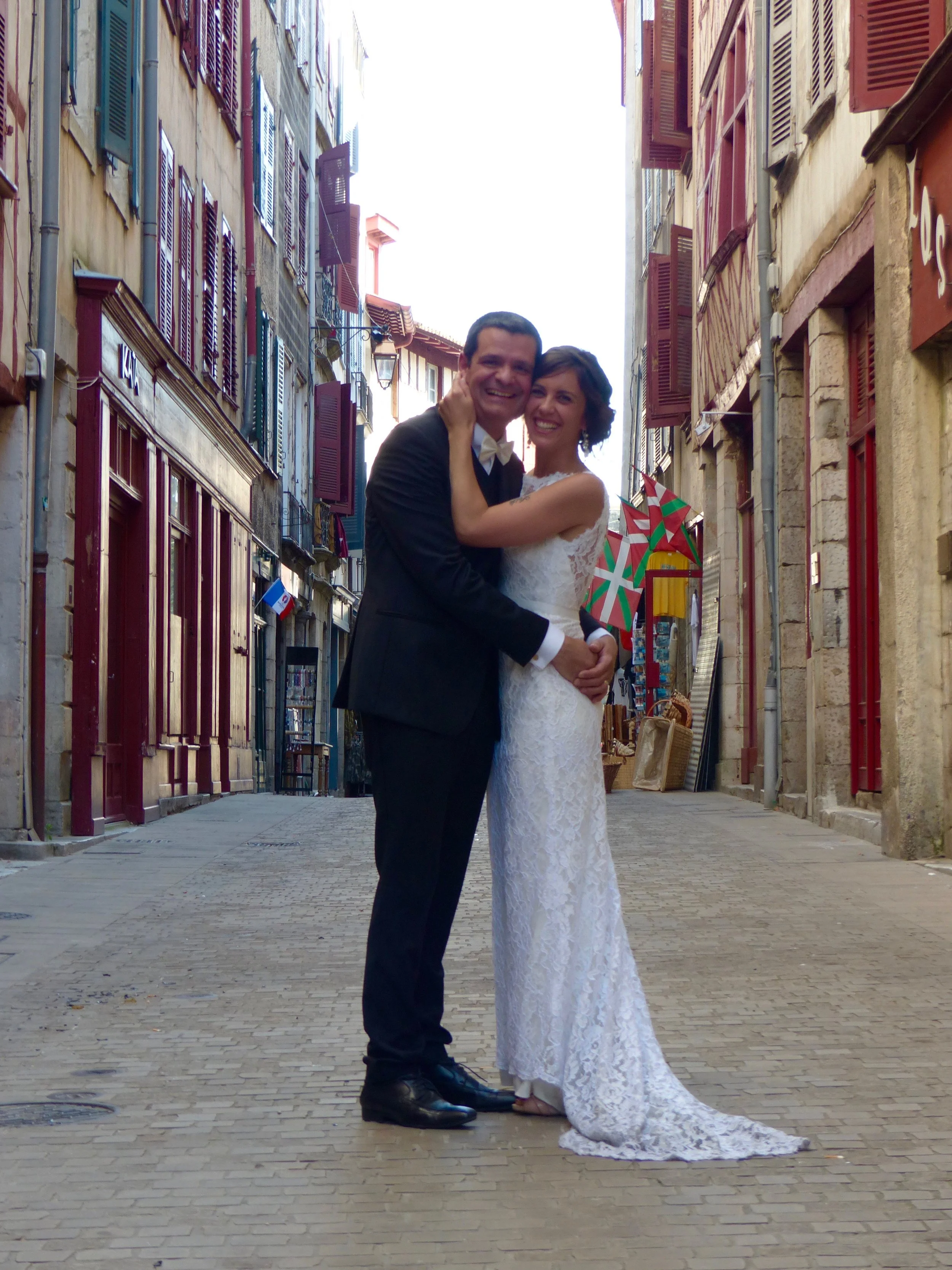 Mariage au Pays Basque dans les rues de Bayonne