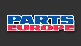 Logo mit dem Text 'PARTS EUROPE' in blauer, weißer und roter Schrift auf schwarzem Hintergrund.