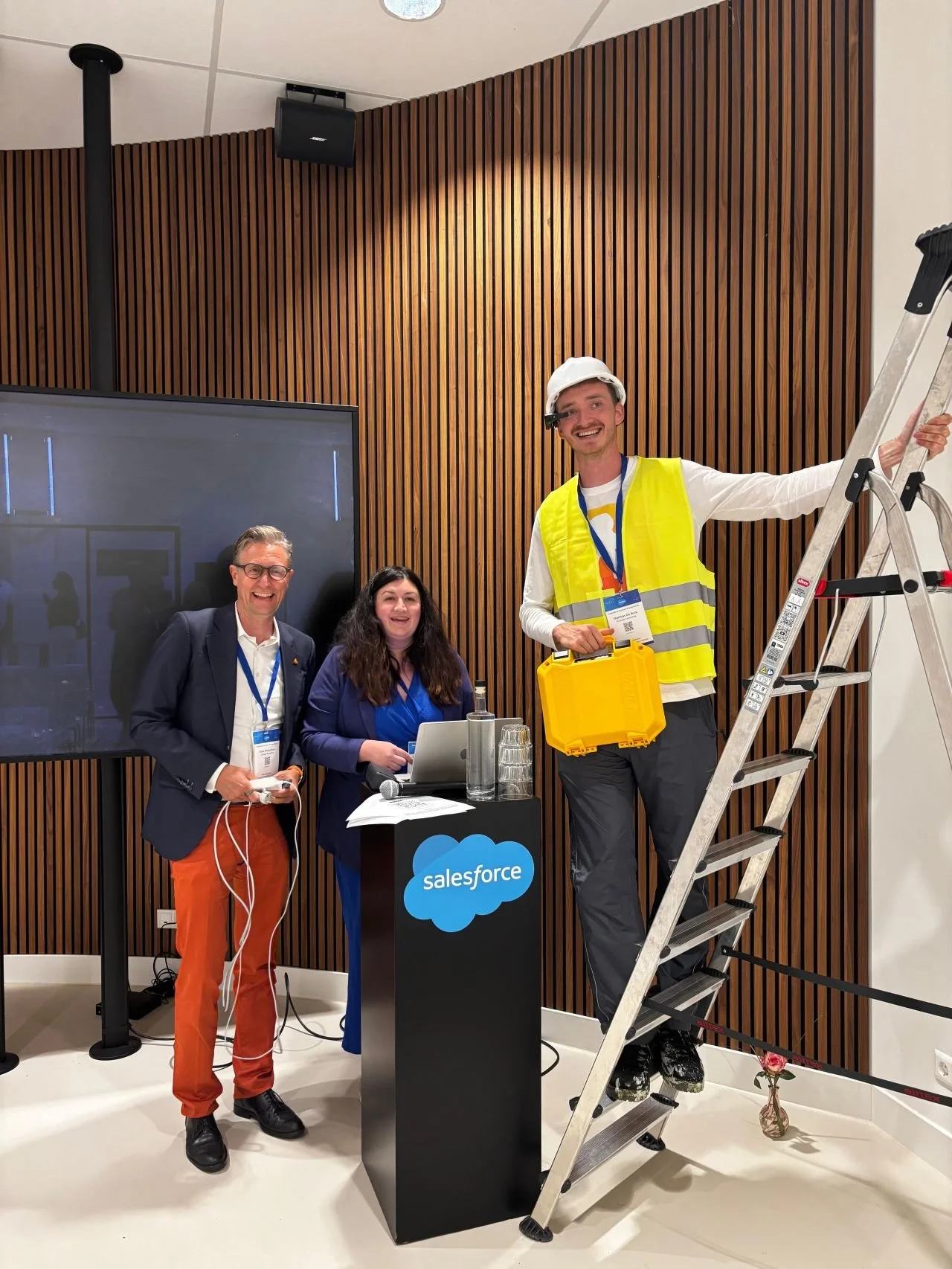 Salesforce Summit 1_Octopus_wearables and field service_demo