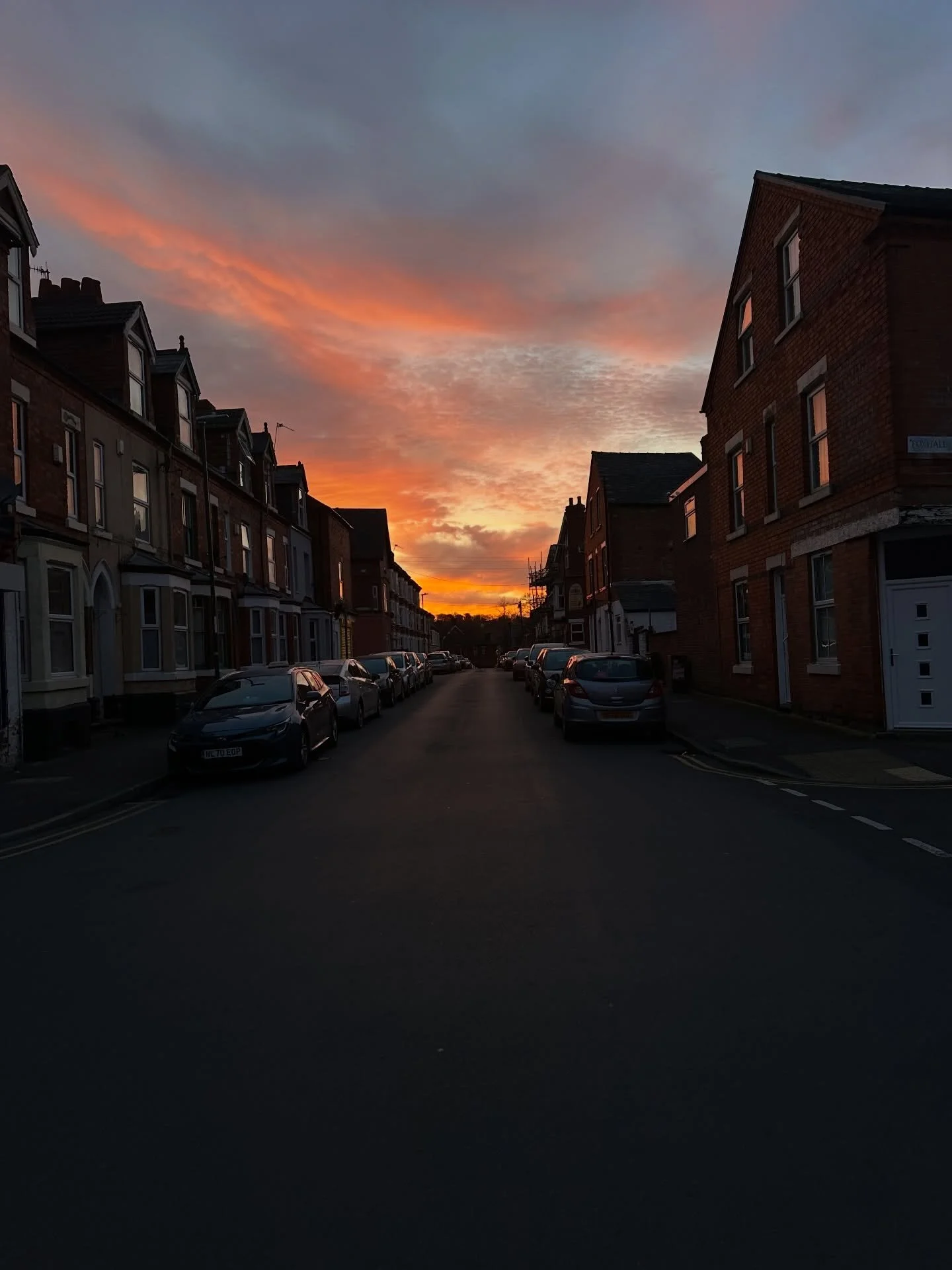 Photoshoot prep week 1 ✅ 

We start as we mean to go on. 

About 1kg down since Monday, average steps over 10k, food at 2500-2700 calories, 1hr cardio.

Nothing crazy, just the right application of output, accurate intake, and desire to get in crazy 