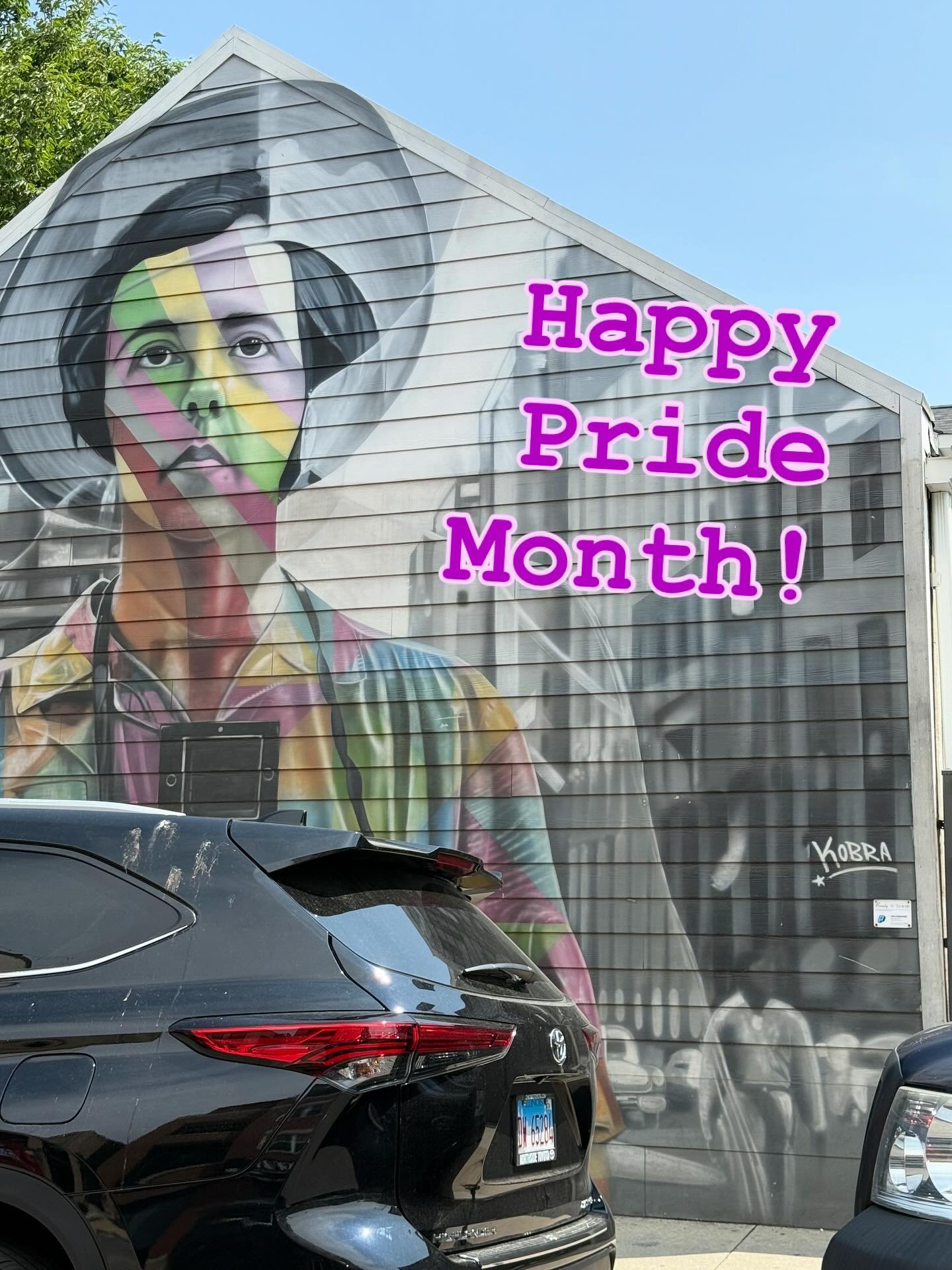 A wonderful mural in Bucktown, Chicago. Happy Pride Month! #pride #pridemonth #lgbtqiapluslivesmatter🏳️&zwj;🌈 #lgbtqiapride❤️💛💚💙💜 #limitlessjudaism #rabbirobin #limitlessrabbi #earthrabbi #rabbiinsneakers
#roadtrip #usa