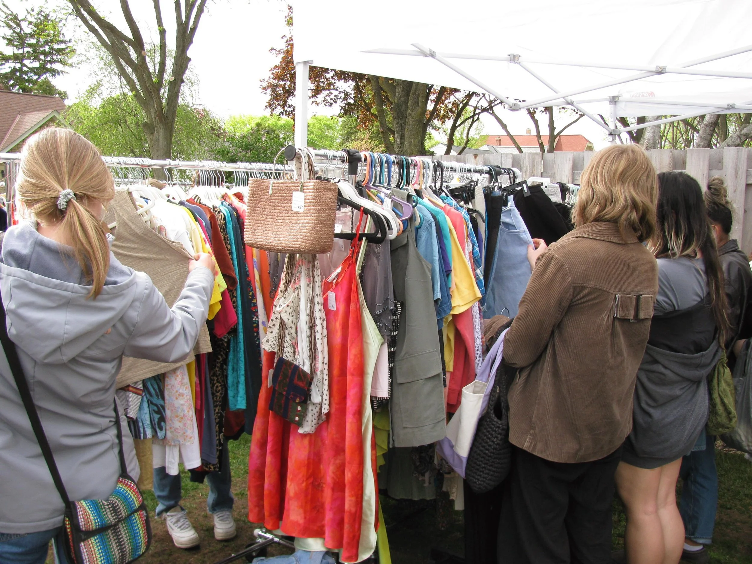 THURSDAY EVENING 414FREEZE IS BACK!

Join us for 414Freeze, a special 414Flea pop-up at Joy Ice Cream featuring a curated lineup of vendors offering items $15 and under. From handmade goods to vintage finds and creative pieces, everything is priced t