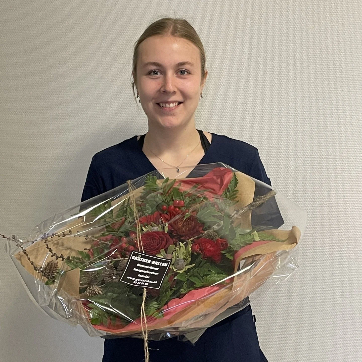 Velkommen til Emma 🥰🥰
Emma er startet som vores nye veterin&aelig;rsygeplejeske elev☺️☺️
Enkelte af jer har m&aring;ske allerede m&oslash;dt hende i skranken🙂
Giv hende et 👍med p&aring; farten😊
#herningdyrehospital